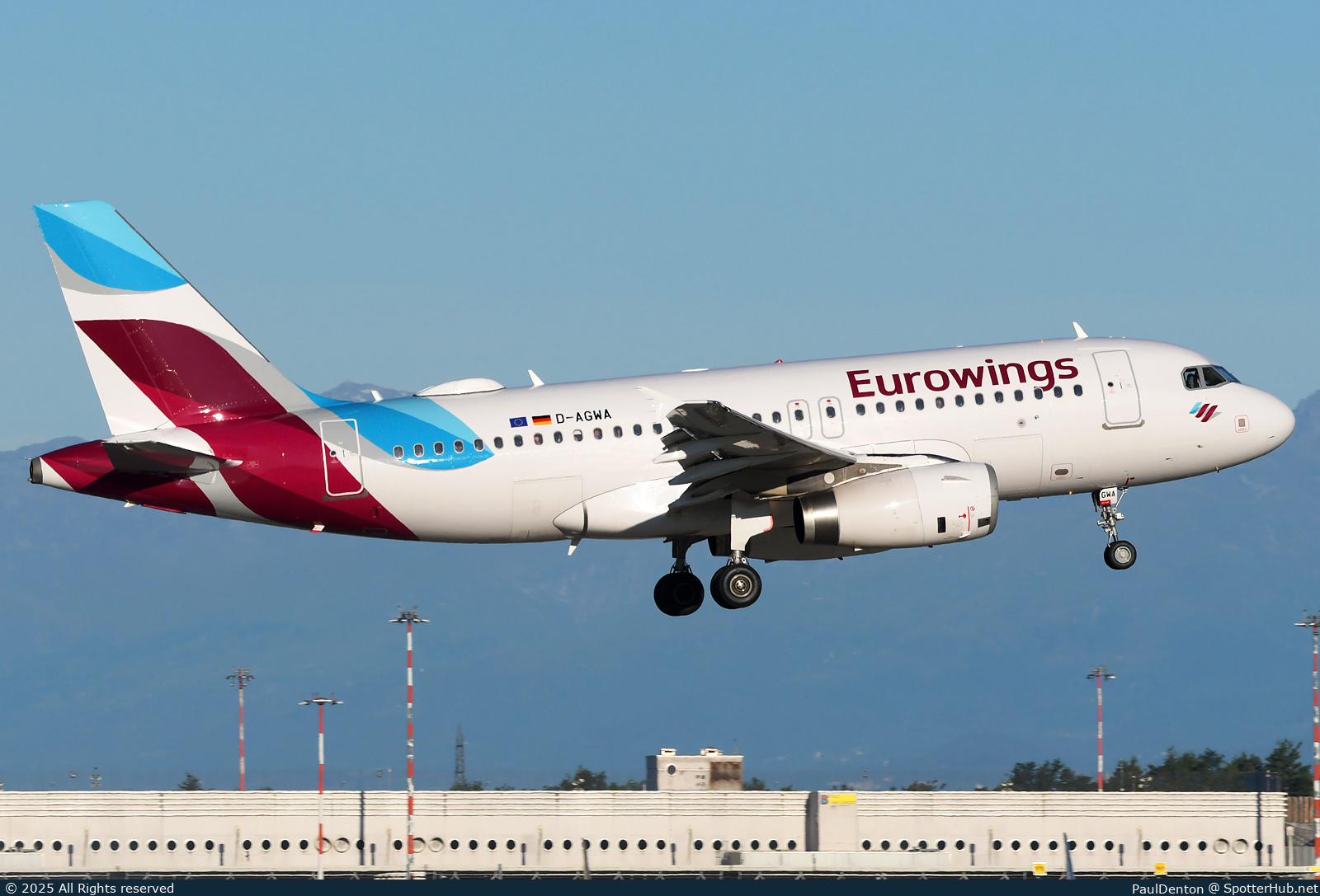 Photo of D-AGWA - Airbus A319-132 operated by Eurowings