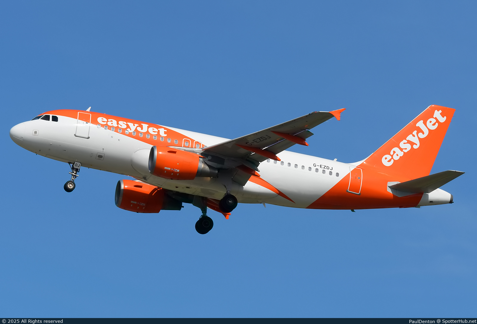 Photo of G-EZDJ - Airbus A319-111 operated by easyJet