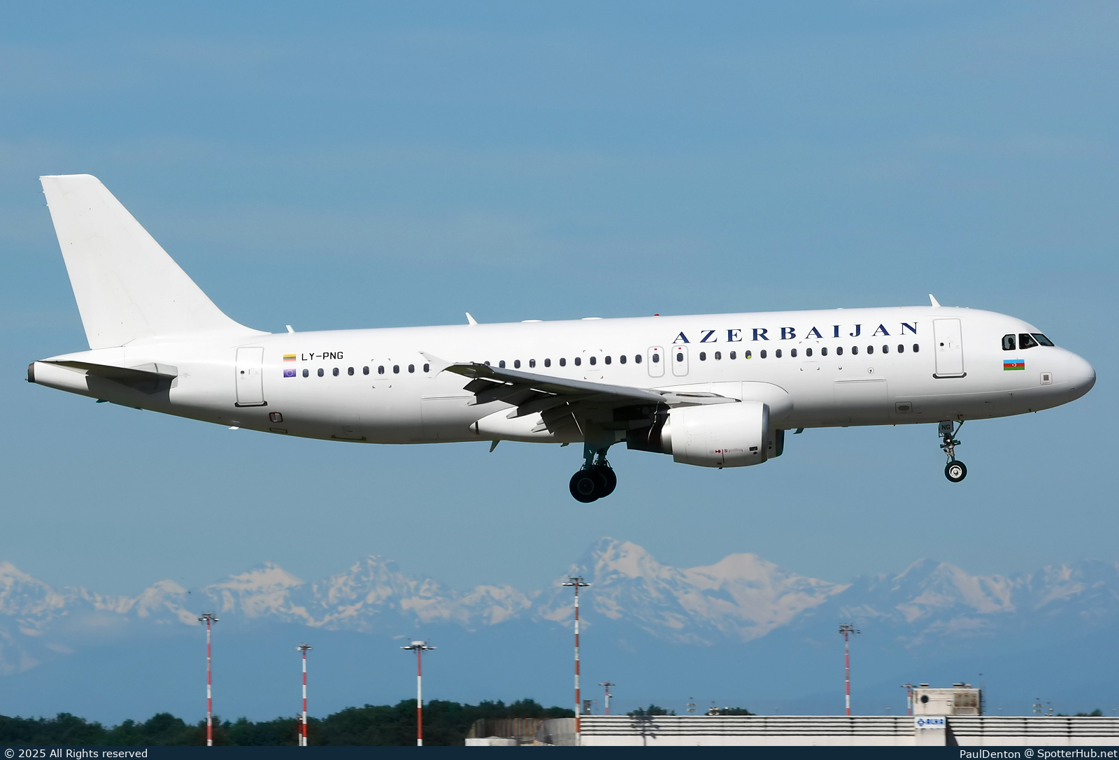 Photo of LY-PNG - Airbus A320-216 operated by Azerbaijan Airlines (opb Heston Airlines)