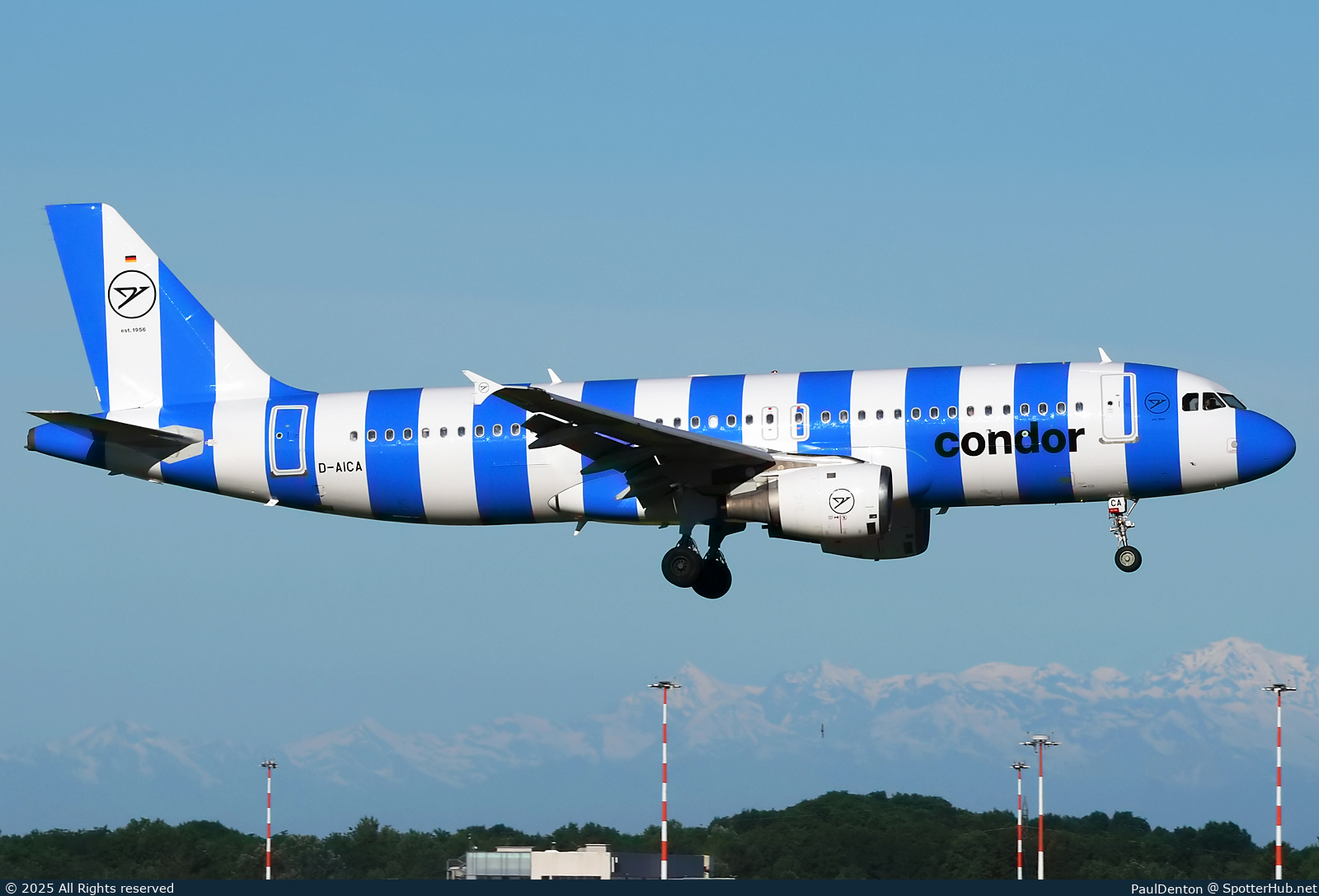 Photo of D-AICA - Airbus A320-212 operated by Condor