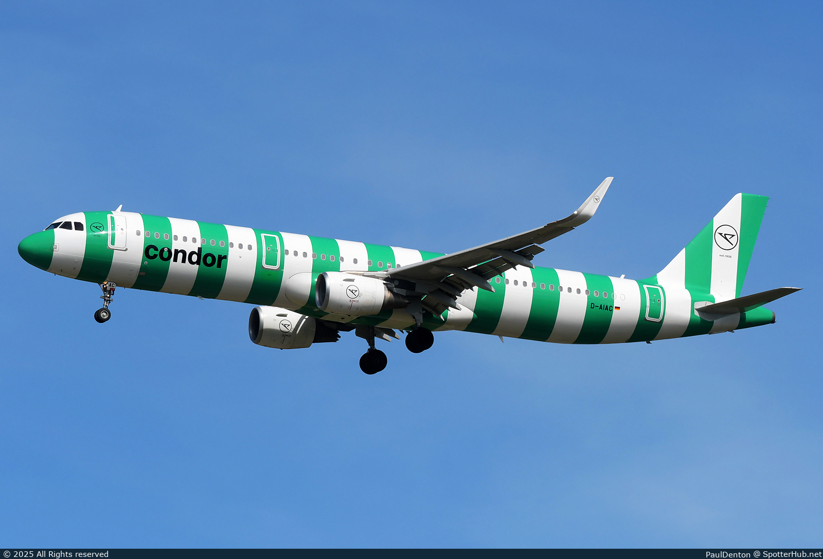 Photo of D-AIAC - Airbus A321-211 operated by Condor