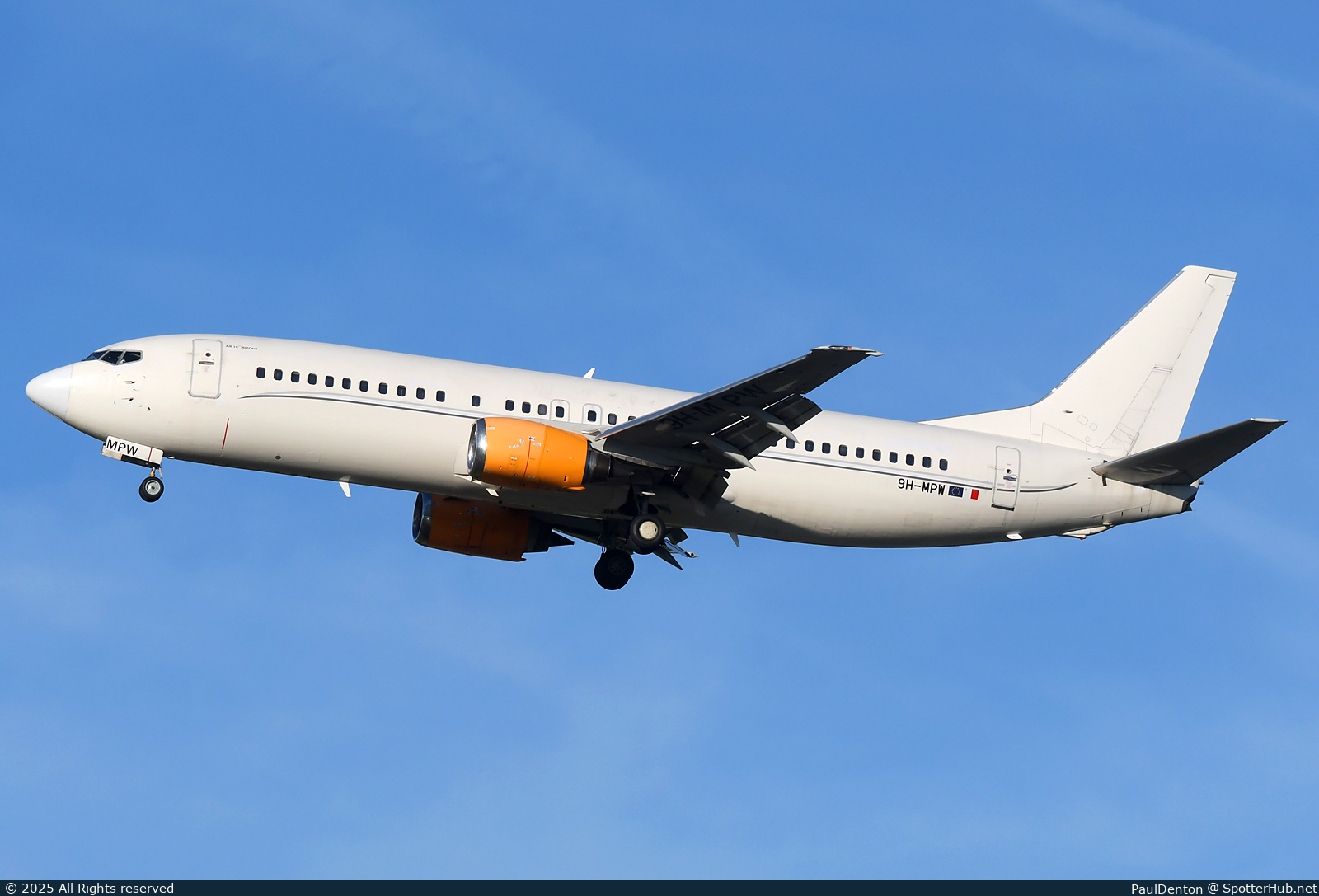Photo of 9H-MPW - Boeing 737-484 operated by Air Horizont