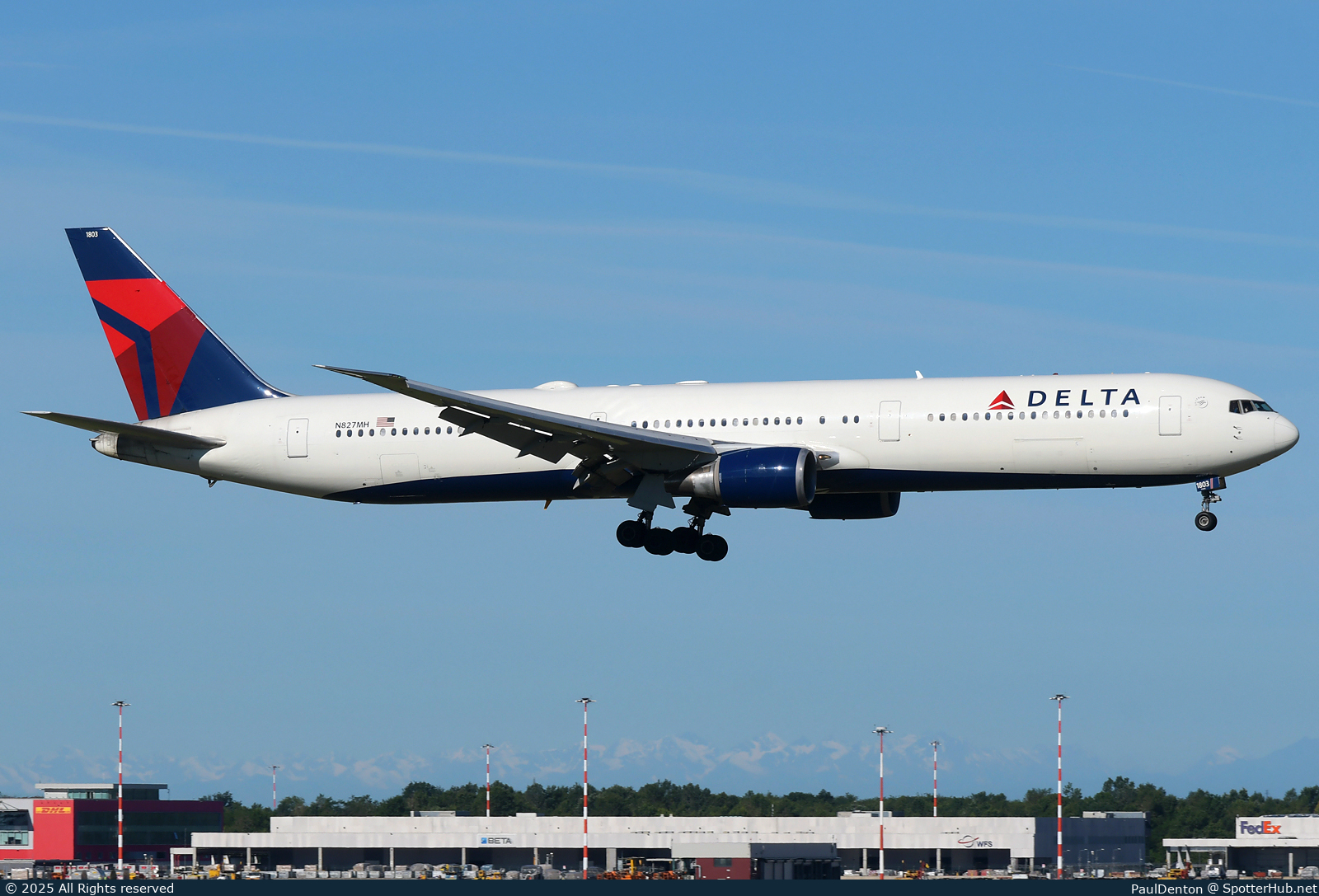 Photo of N827MH - Boeing 767-432(ER) operated by Delta Air Lines
