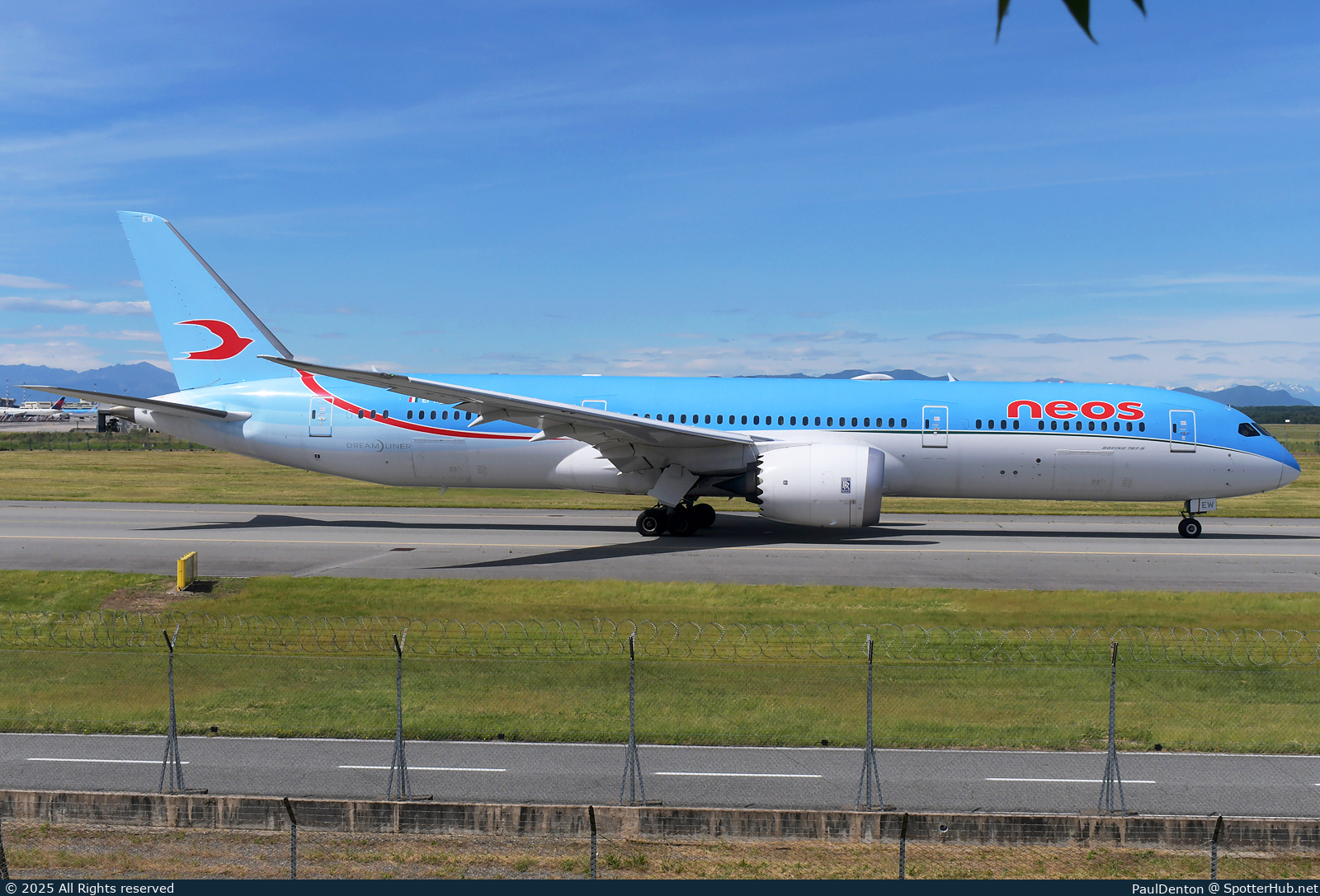 Photo of EI-NEW - Boeing 787-9 Dreamliner operated by Neos