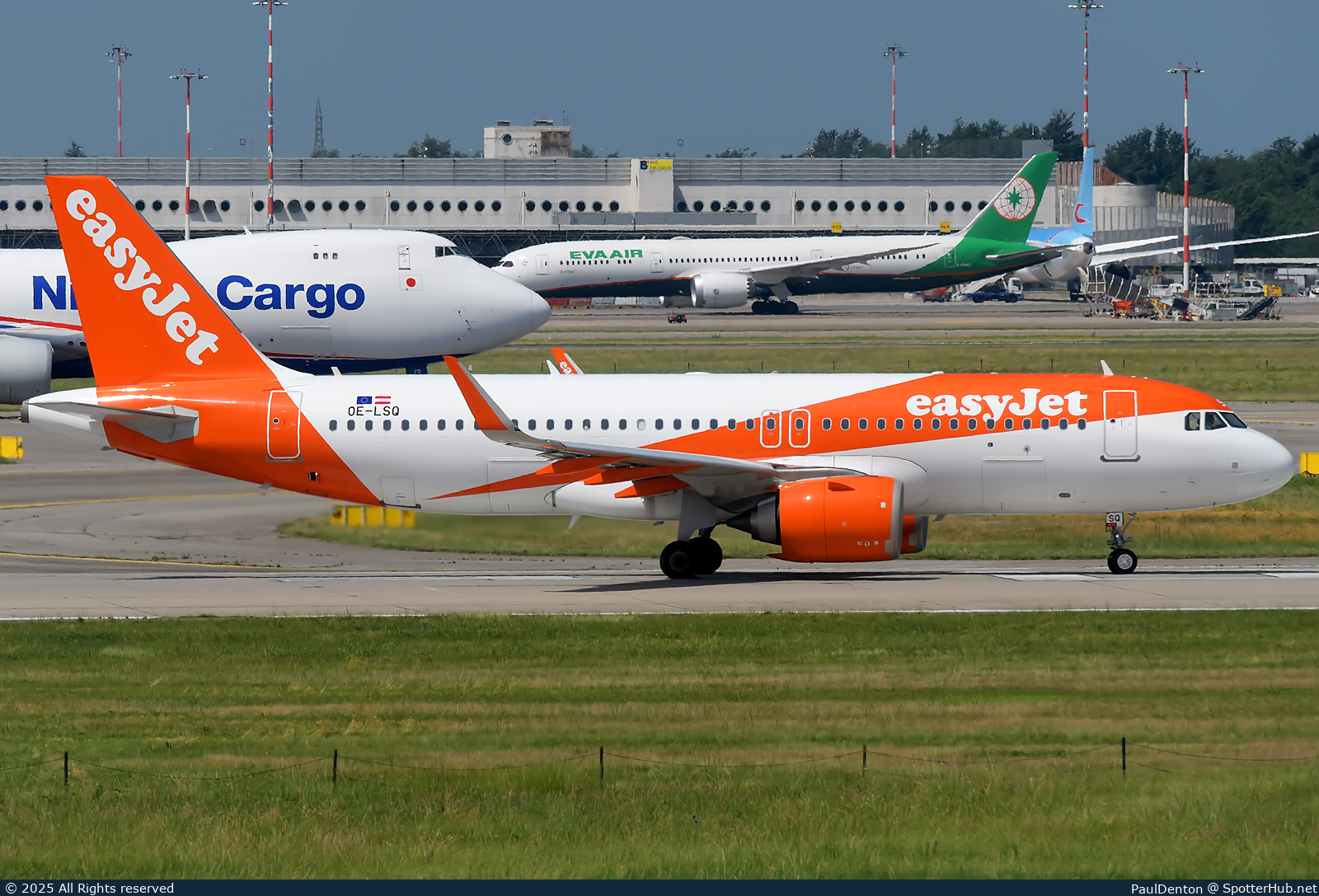 Photo of OE-LSQ - Airbus A320-251N operated by easyJet Europe