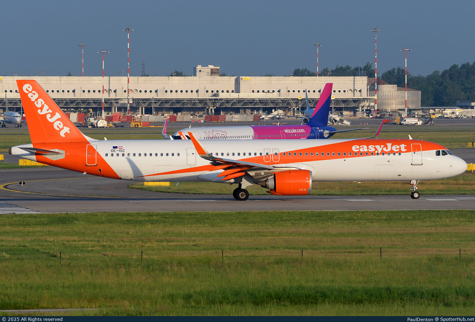 Photo of OE-ISC - Airbus A321-251NX operated by easyJet Europe