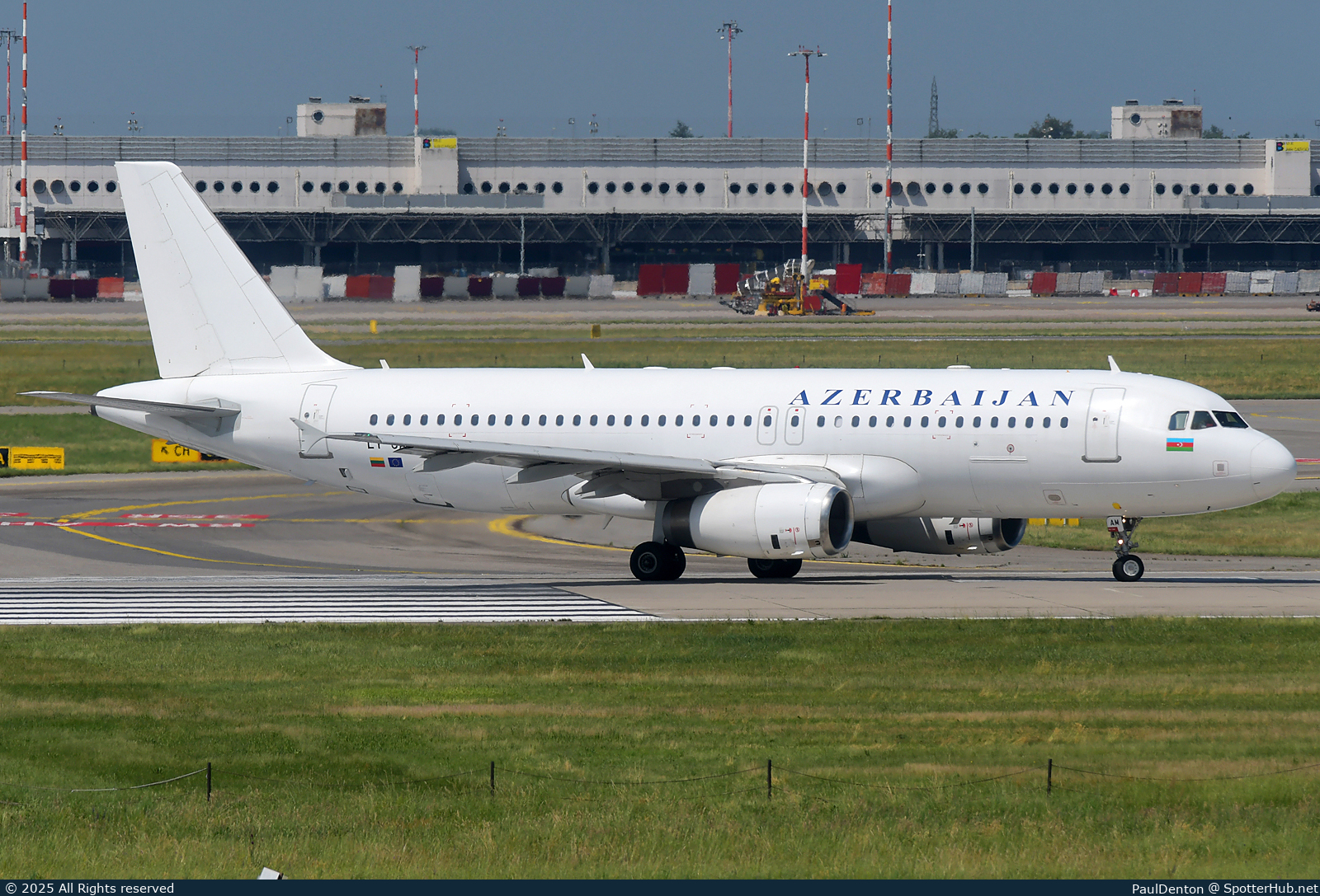Photo of LY-JAM - Airbus A320-233 operated by Azerbaijan Airlines (opb Heston Airlines)