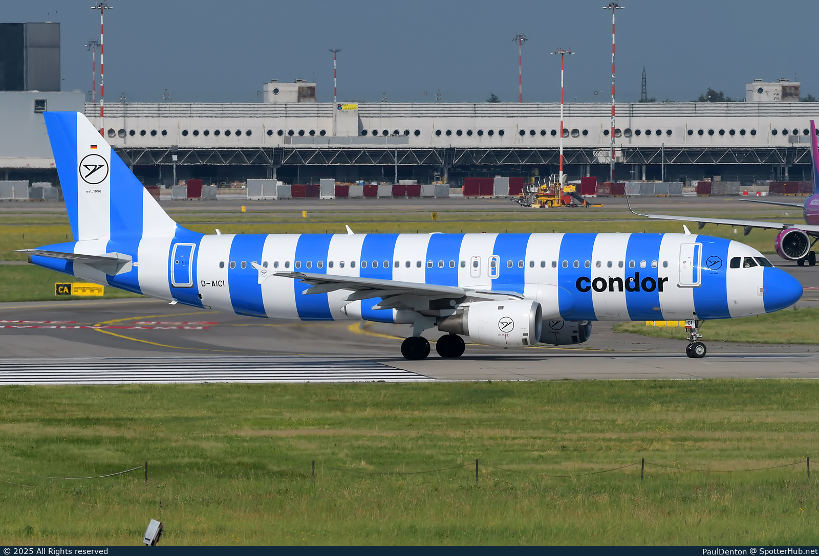 Photo of D-AICI - Airbus A320-212 operated by Condor