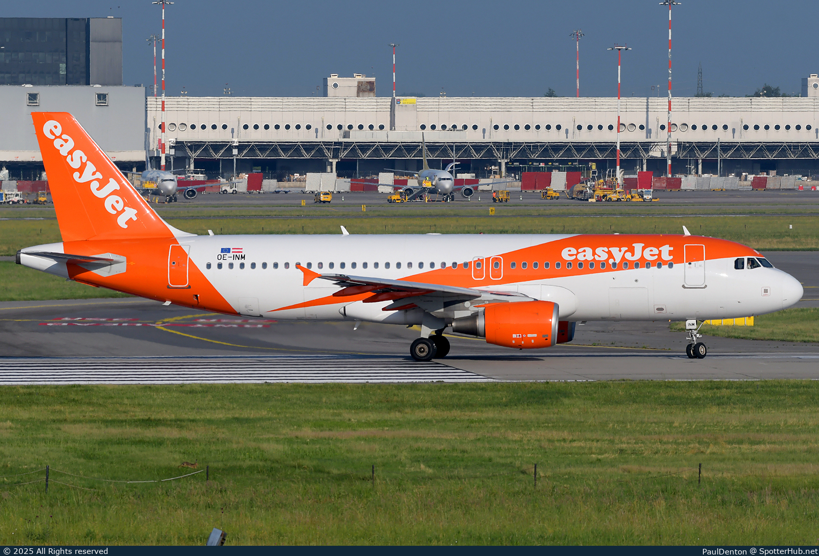 Photo of OE-INM - Airbus A320-214 operated by easyJet Europe