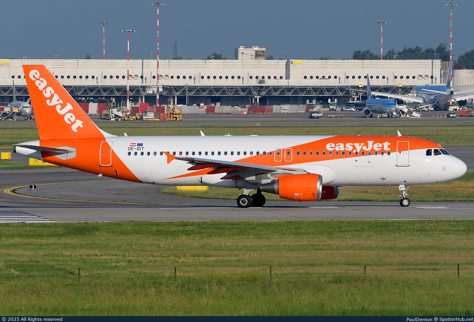 Photo of OE-IDT - Airbus A320-214 operated by easyJet Europe