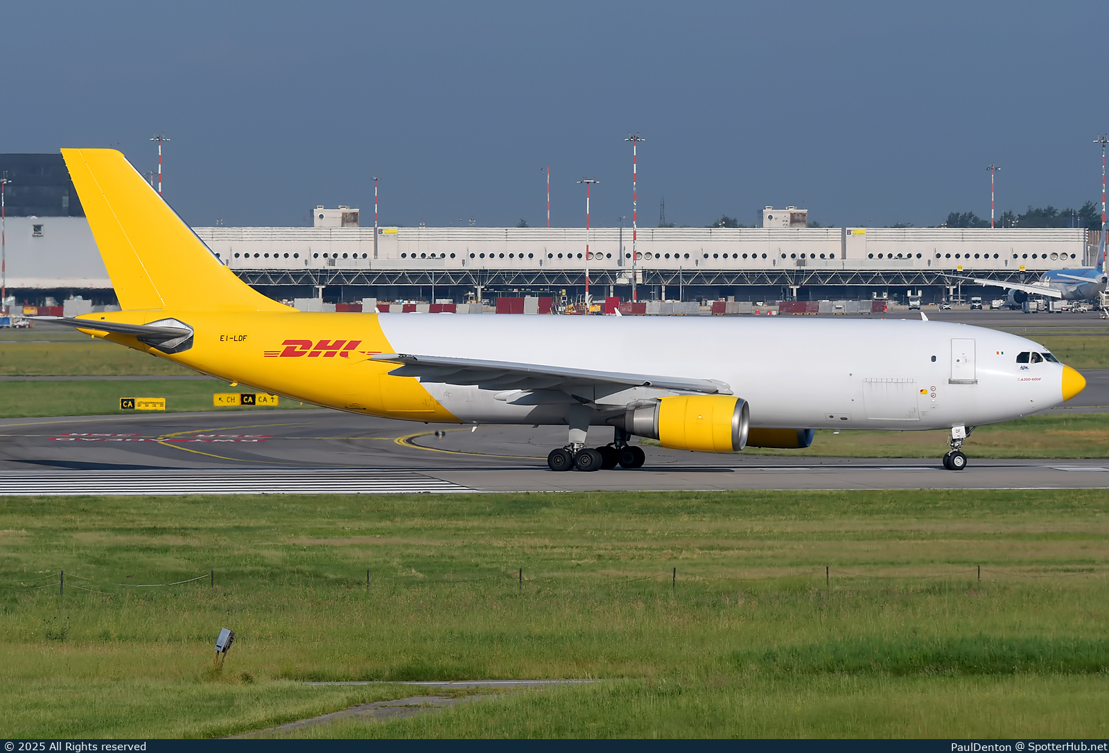 Photo of EI-LDF - Airbus A300B4-605R(F) operated by ASL Airlines Ireland