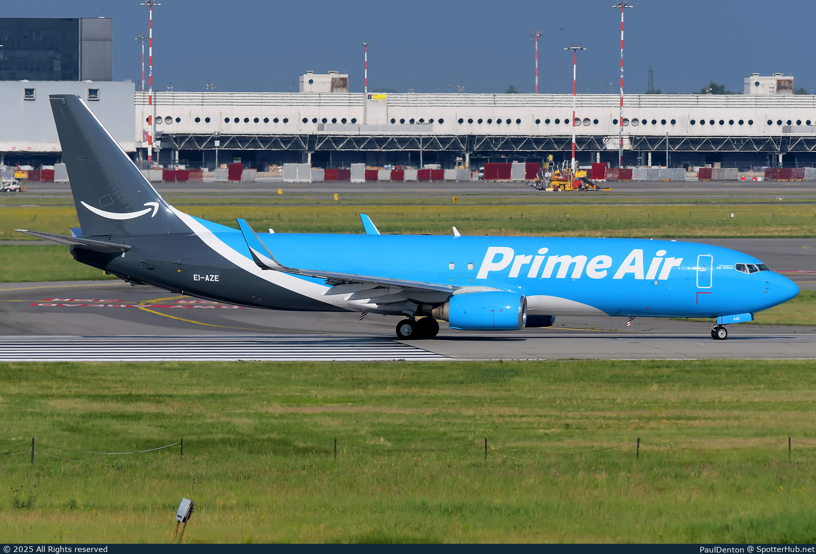 Photo of EI-AZE - Boeing 737-86Q(SF) operated by Amazon Prime Air (opb ASL Airlines Ireland)
