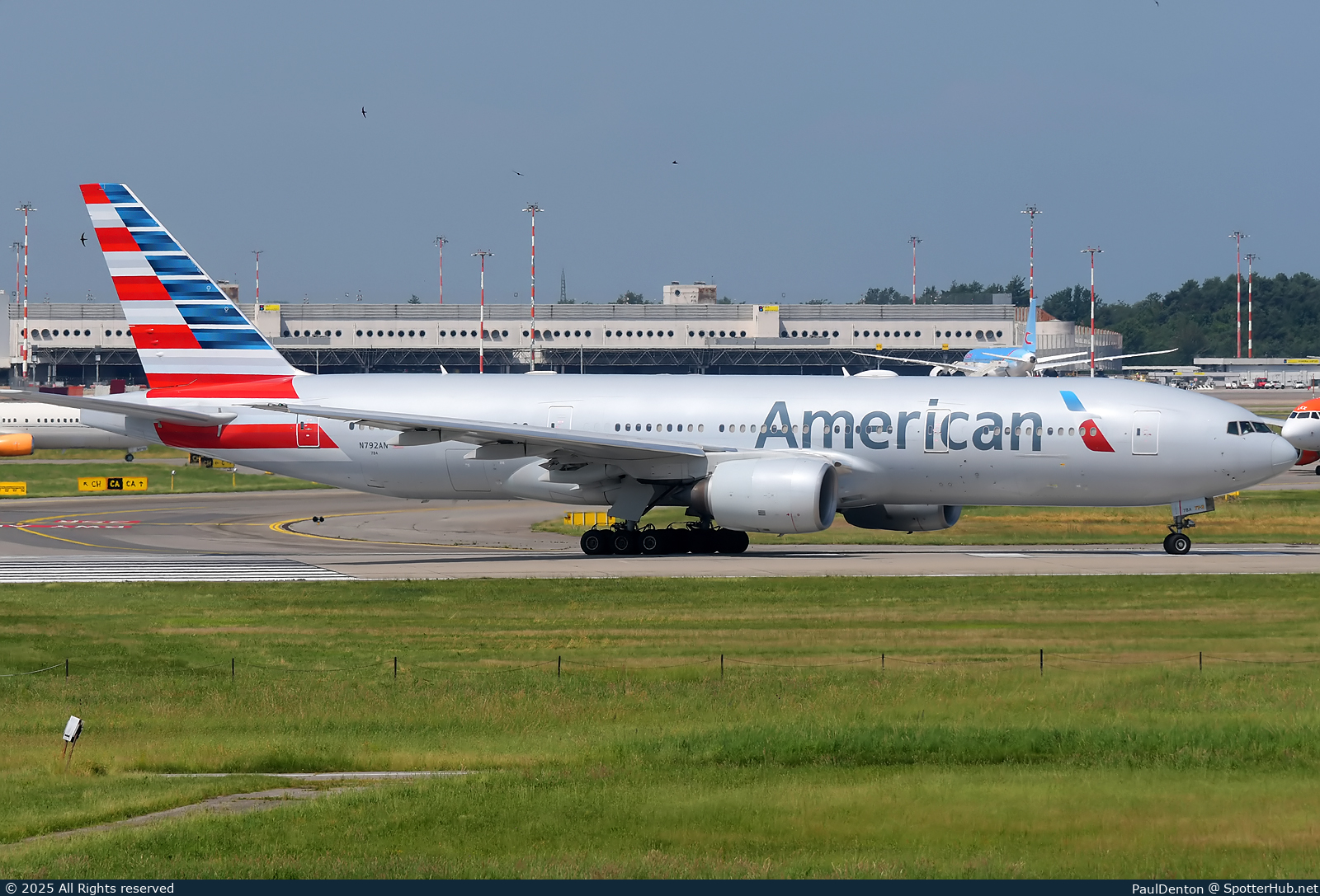 Photo of N792AN - Boeing 777-223(ER) operated by American Airlines