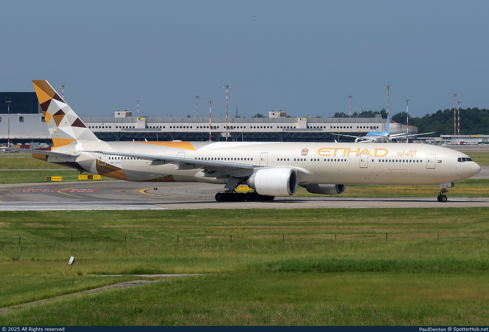 Photo of A6-ETG - Boeing 777-3FX(ER) operated by Etihad Airways