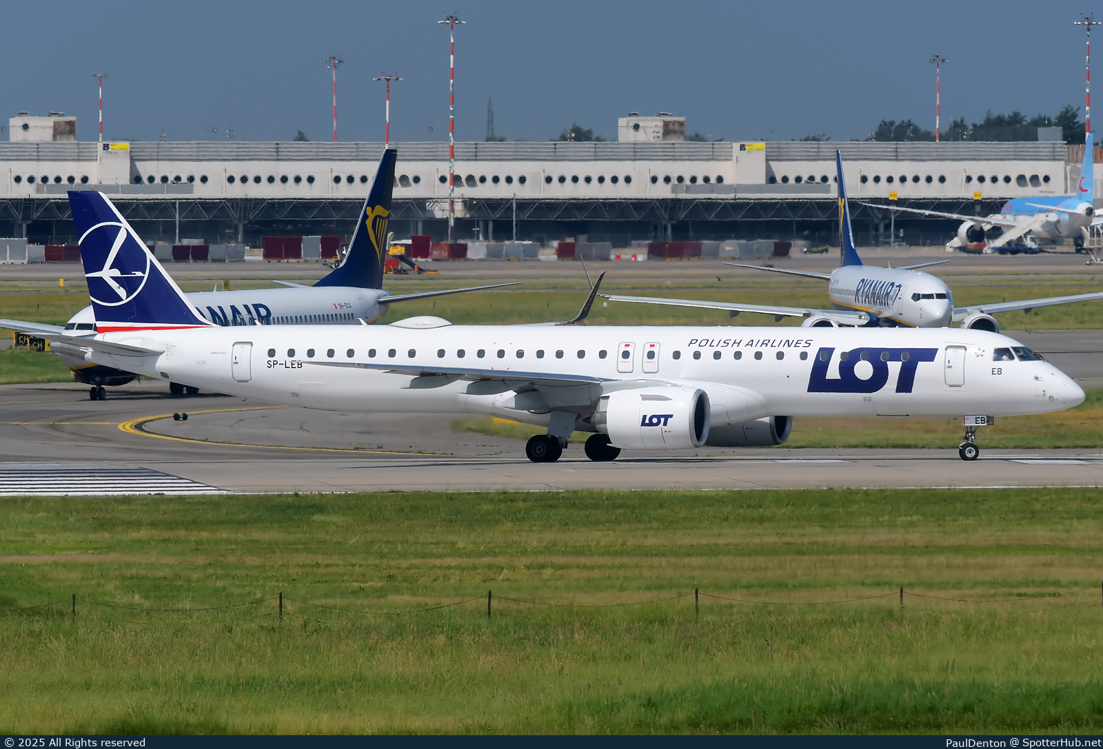 Photo of SP-LEB - Embraer ERJ-195-E2 operated by LOT Polish Airlines