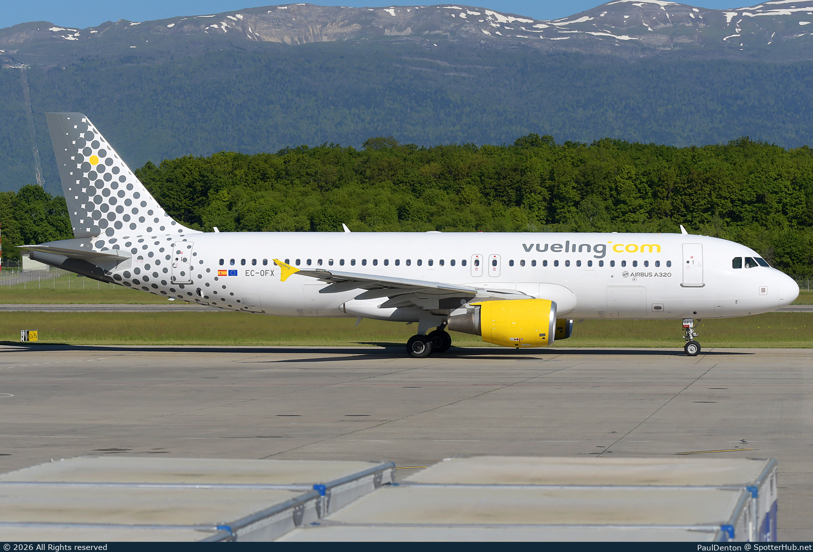 Photo of EC-OFX - Airbus A320-214 operated by Vueling