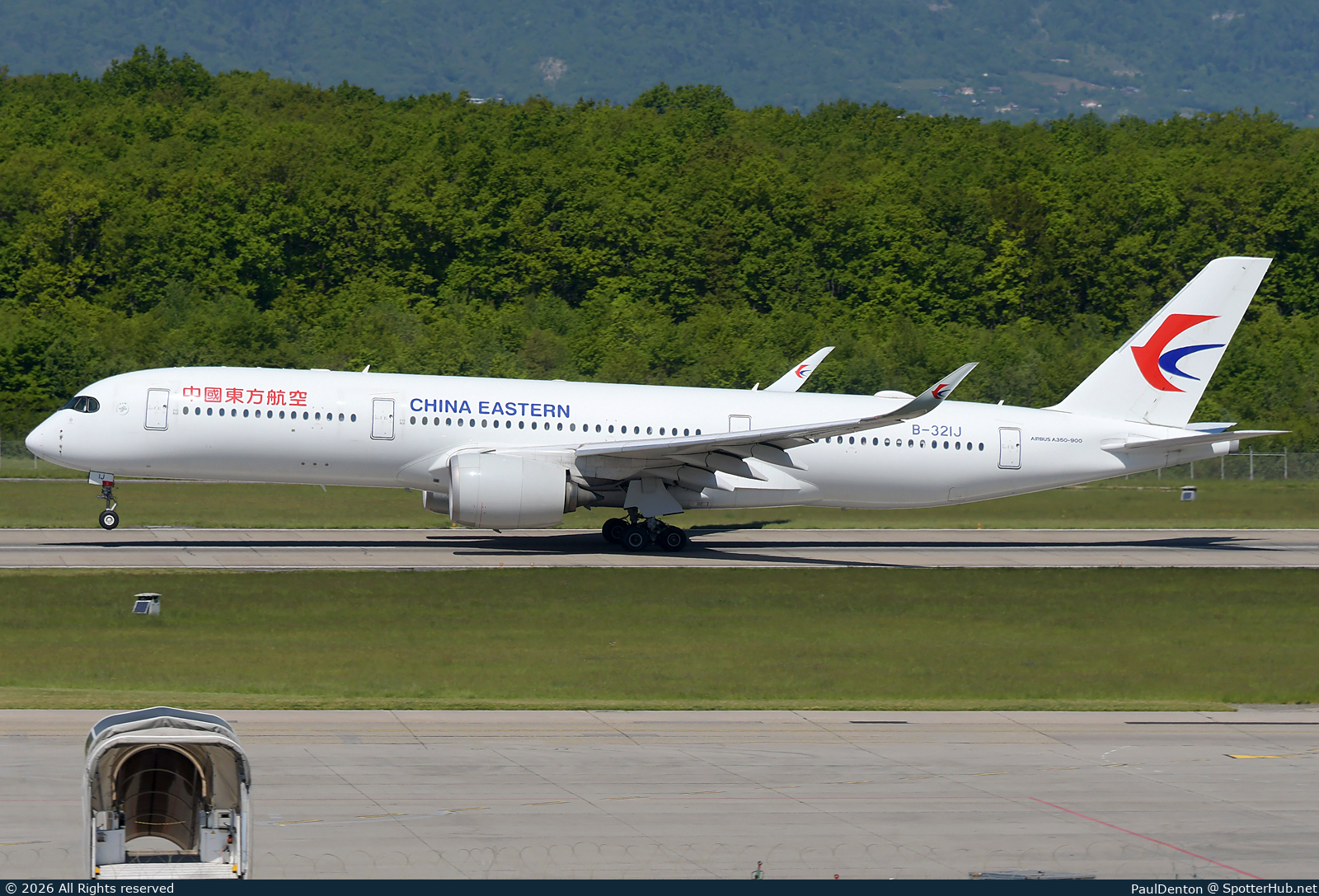 Photo of B-321J - Airbus A350-941 operated by China Eastern Airlines