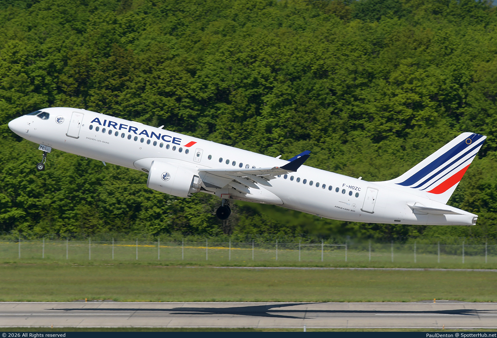 Photo of F-HOZC - Airbus A220-300 operated by Air France