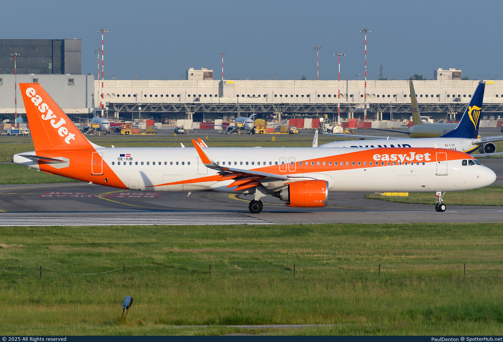 Photo of OE-IUB - Airbus A321-251NX operated by easyJet Europe