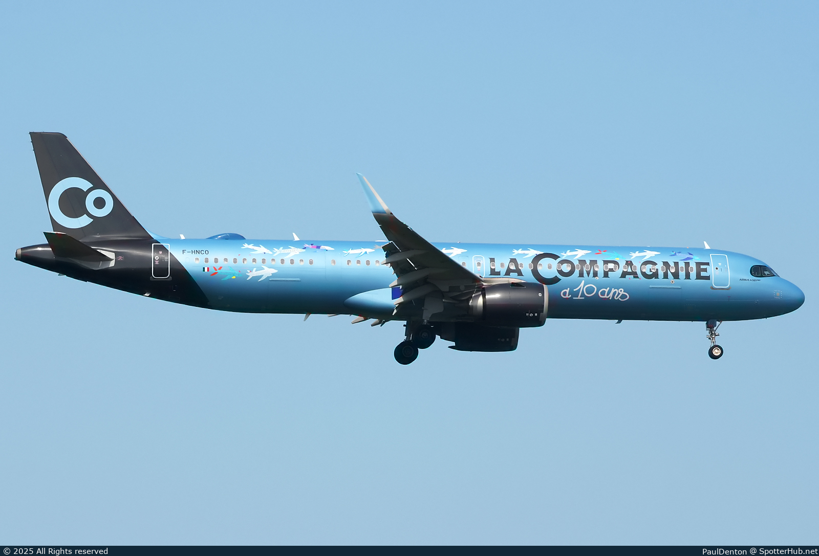 Photo of F-HNCO - Airbus A321-252NX operated by La Compagnie