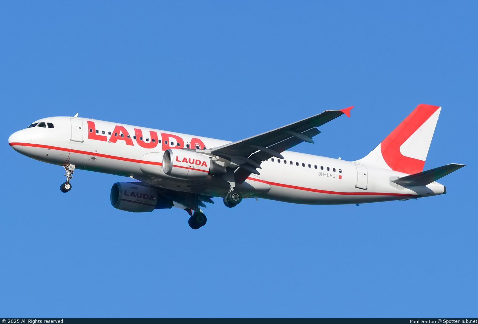 Photo of 9H-LMJ - Airbus A320-214 operated by Lauda Europe