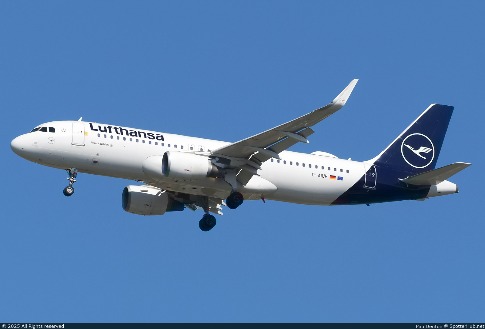 Photo of D-AIUF - Airbus A320-214 operated by Lufthansa