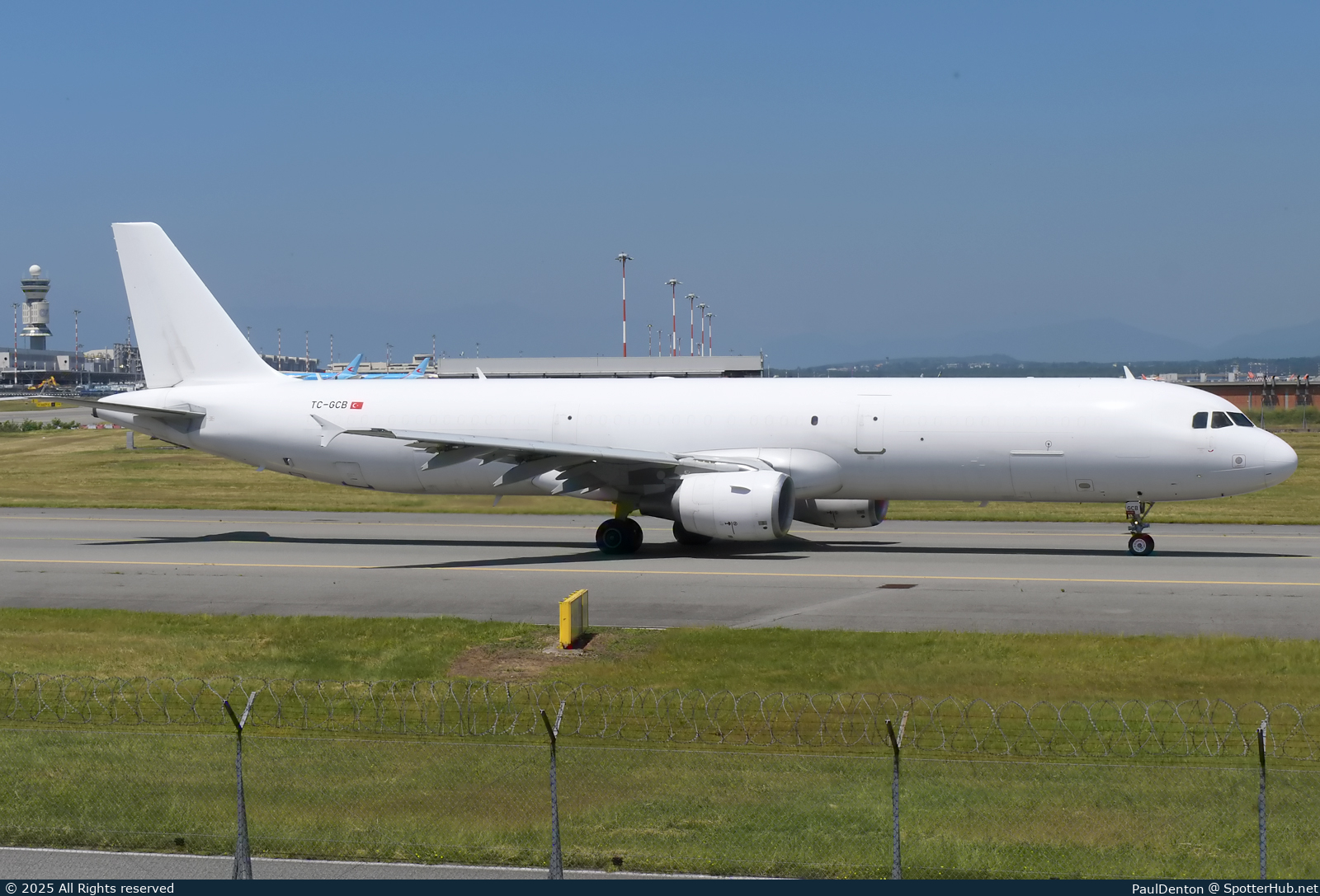Photo of TC-GCB - Airbus A321-211(P2F) operated by BBN Cargo