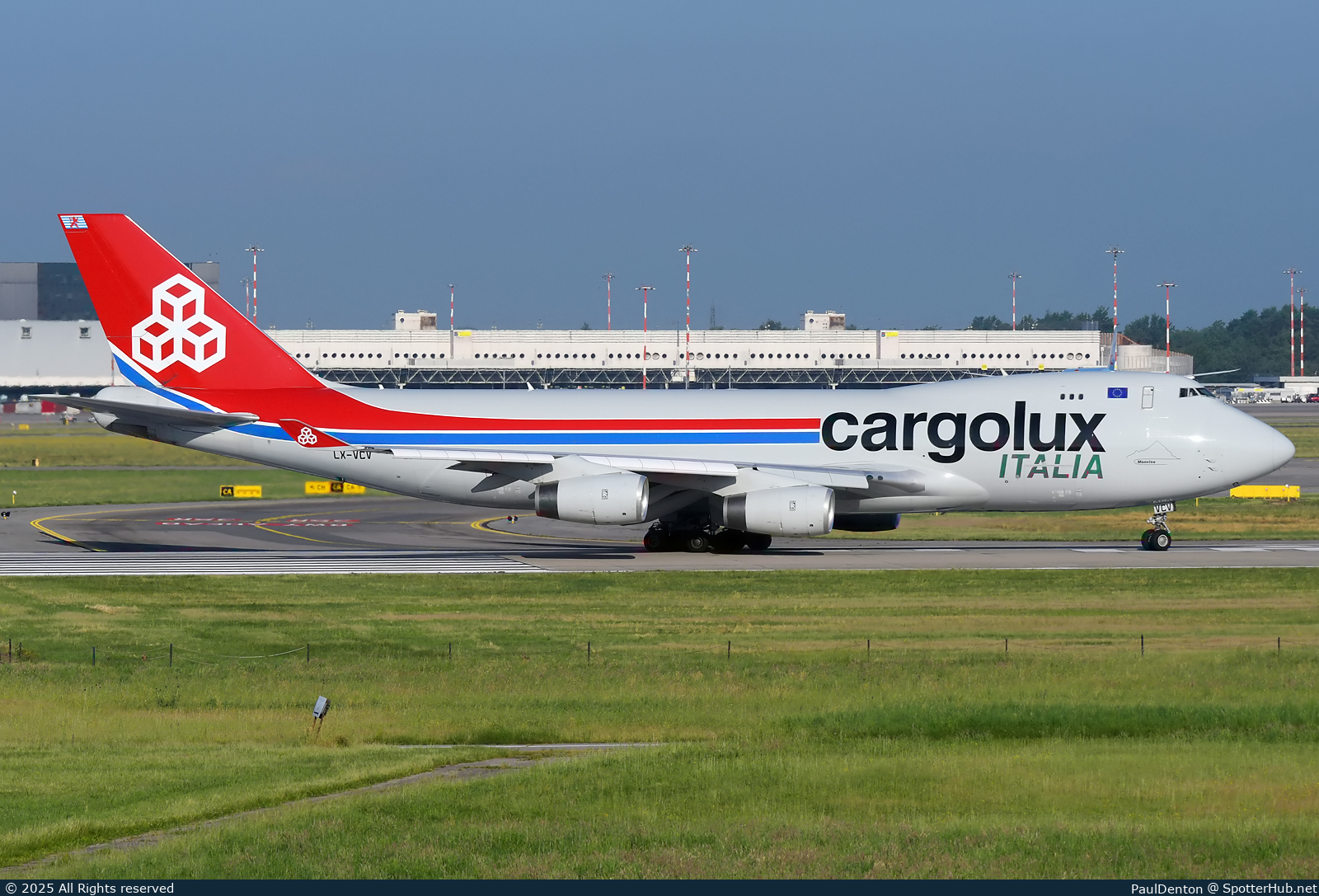 Photo of LX-VCV - Boeing 747-4R7F operated by Cargolux Italia