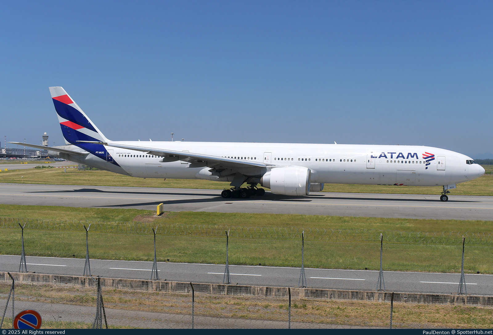 Photo of PT-MUG - Boeing 777-32W(ER) operated by LATAM Airlines Brasil