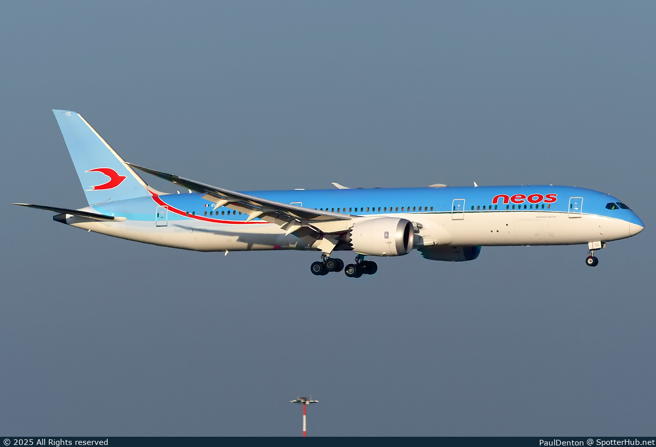 Photo of EI-NYE - Boeing 787-9 Dreamliner operated by Neos