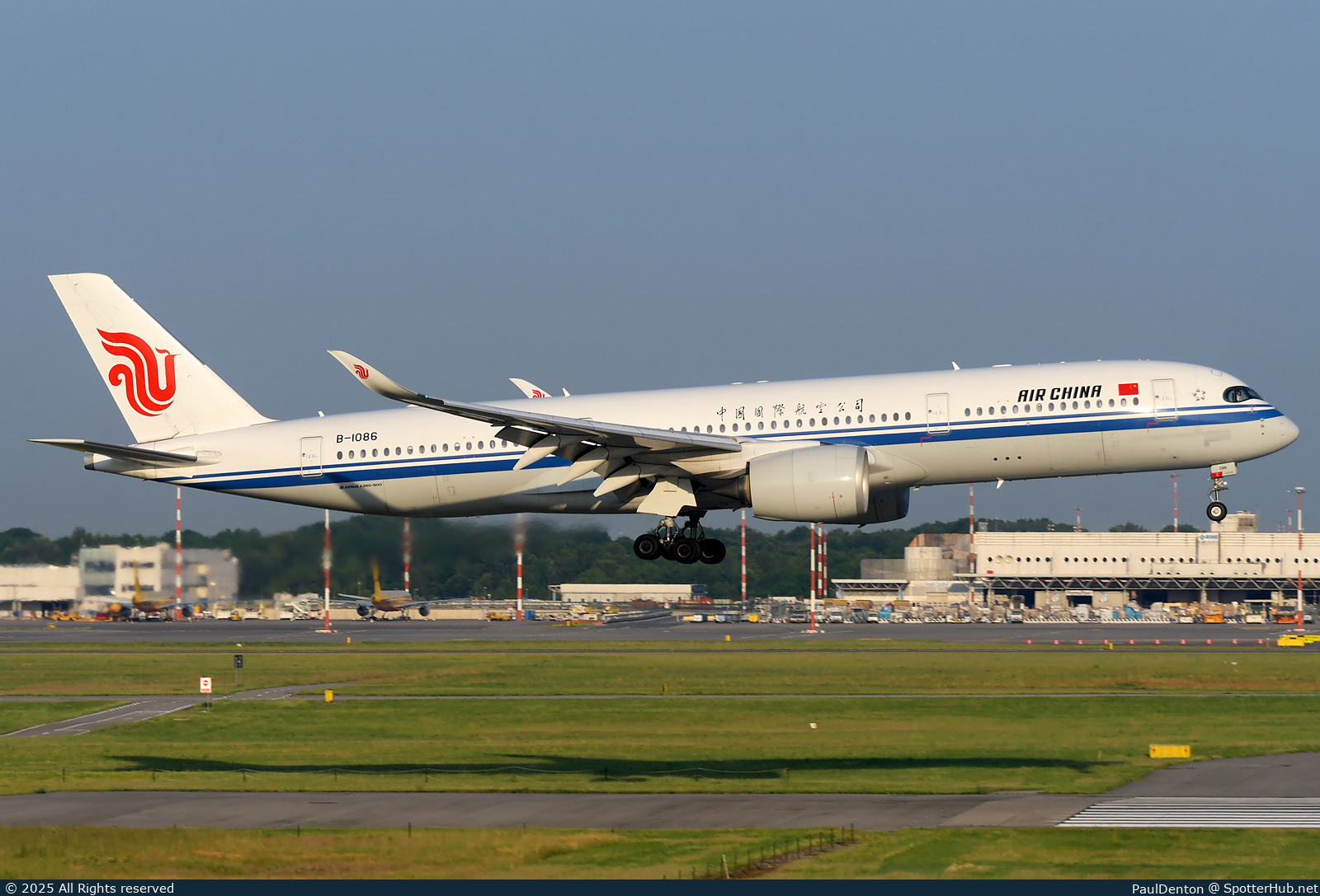 Photo of B-1086 - Airbus A350-941 operated by Air China