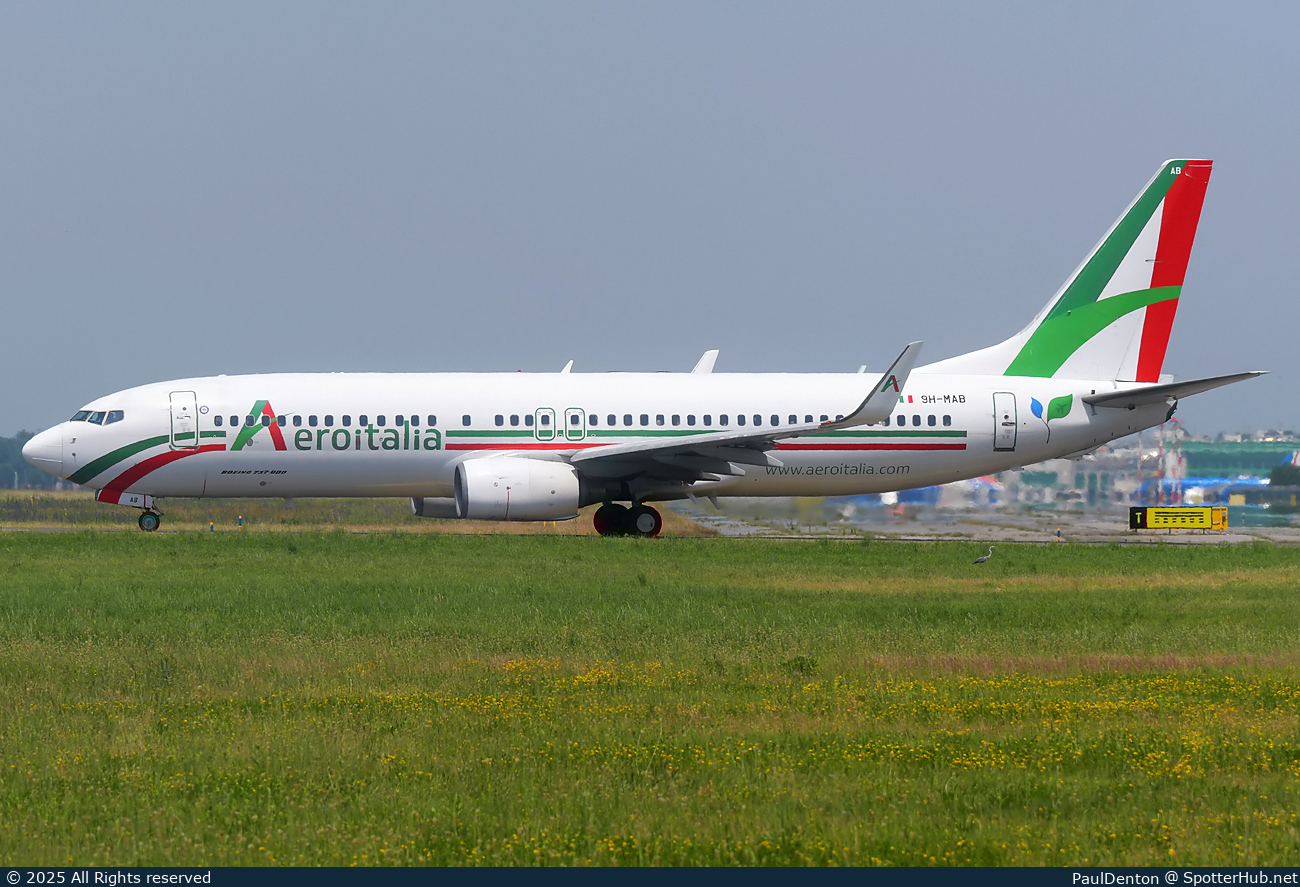 Photo of 9H-MAB - Boeing 737-846 operated by Aeroitalia