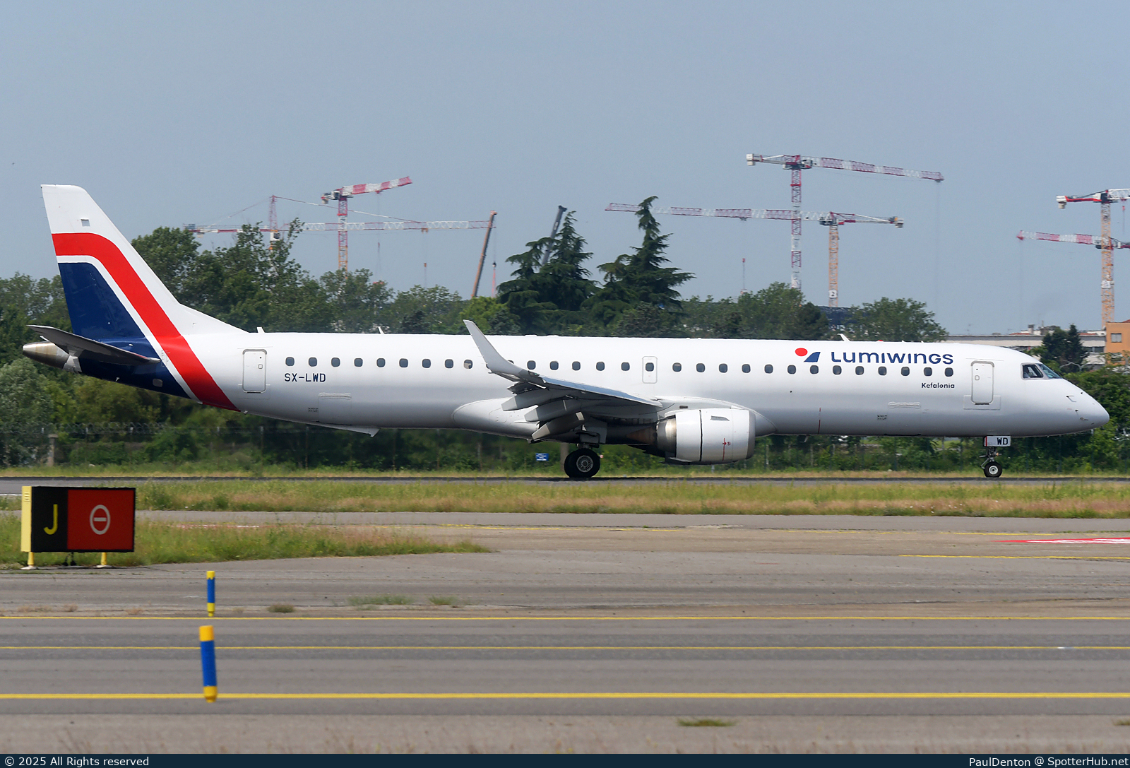 Photo of SX-LWD - Embraer ERJ-195LR operated by Lumiwings