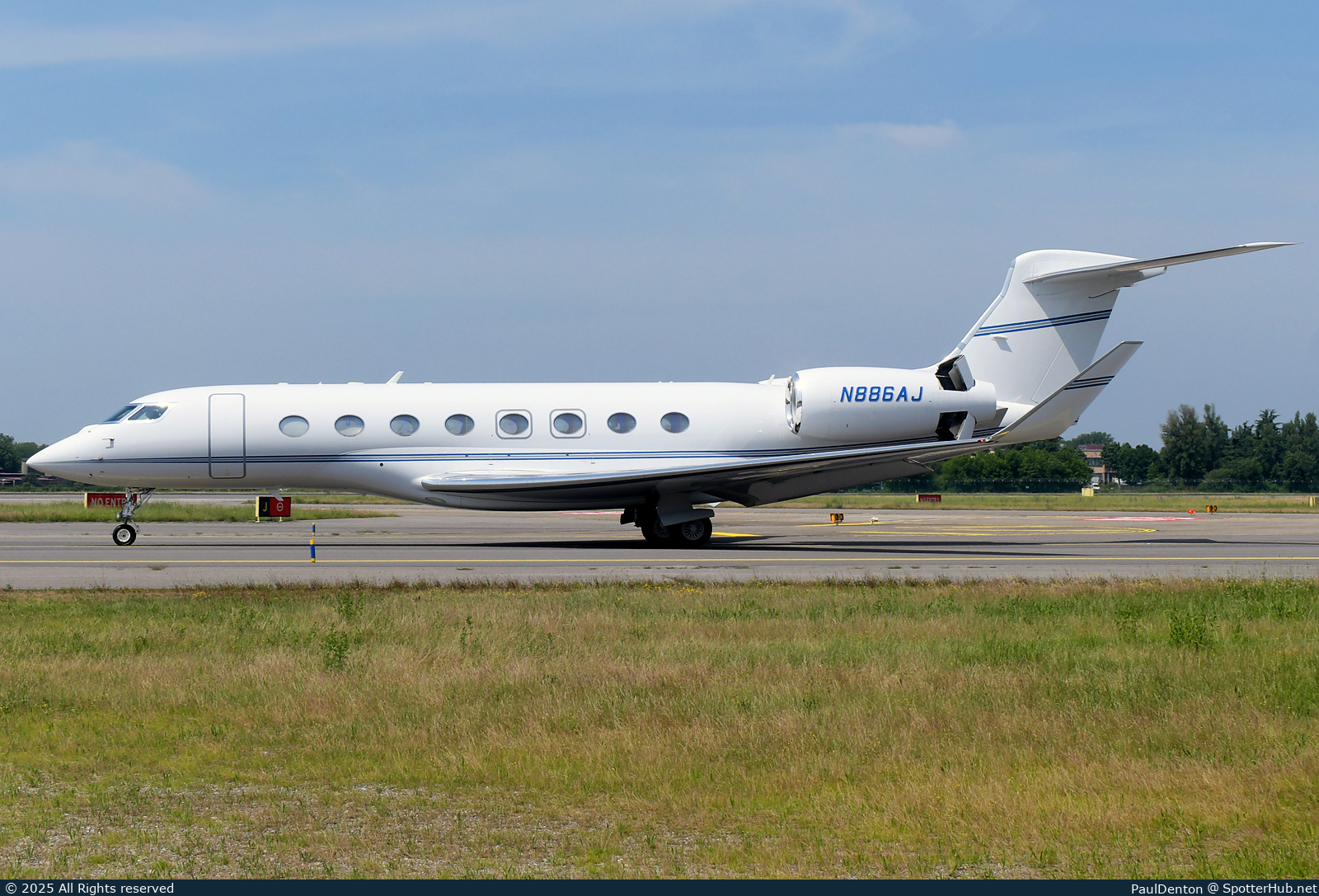Photo of N886AJ - Gulfstream G650ER operated by Solairus Aviation