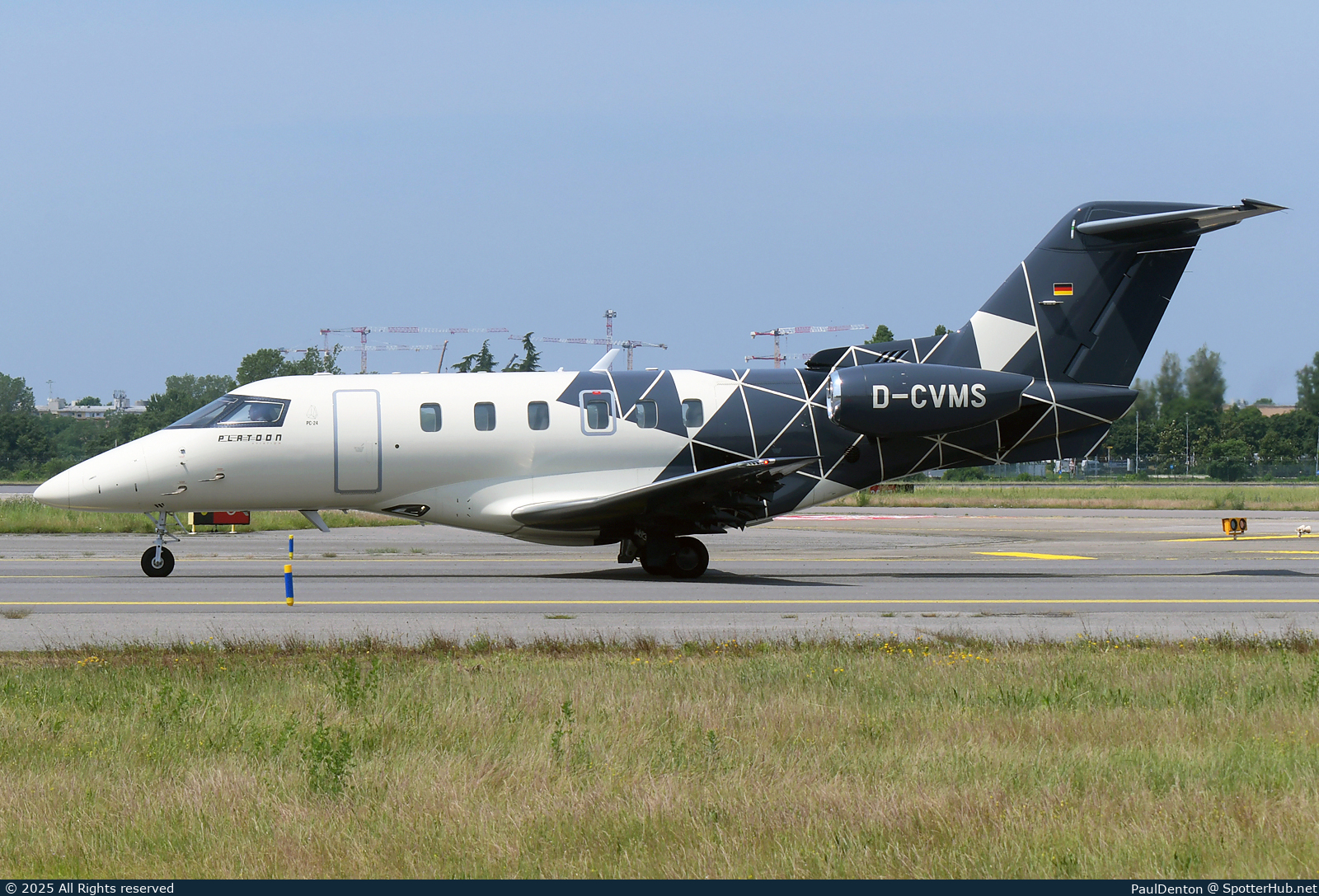 Photo of D-CVMS - Pilatus PC-24 operated by Platoon Aviation