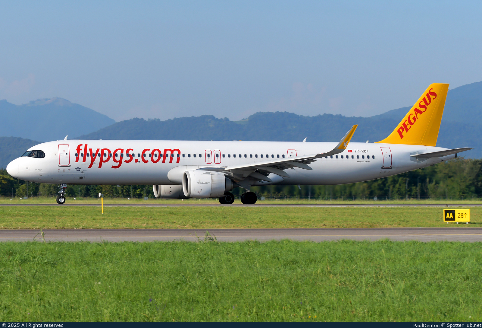 Photo of TC-RDY - Airbus A321-251NX operated by Pegasus Airlines