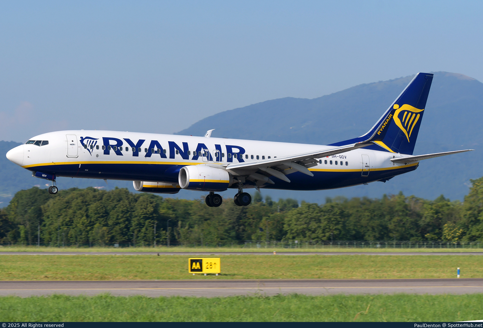 Photo of 9H-QDV - Boeing 737-8AS operated by Ryanair (opb Malta Air)