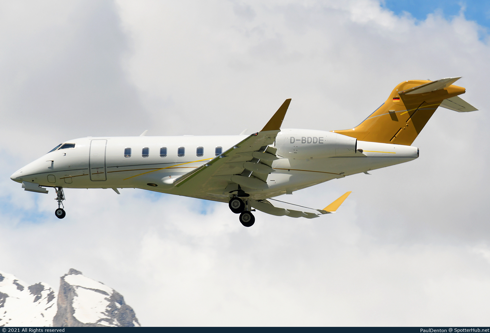 Photo of D-BDDE - Bombardier Challenger 350 operated by DC Aviation