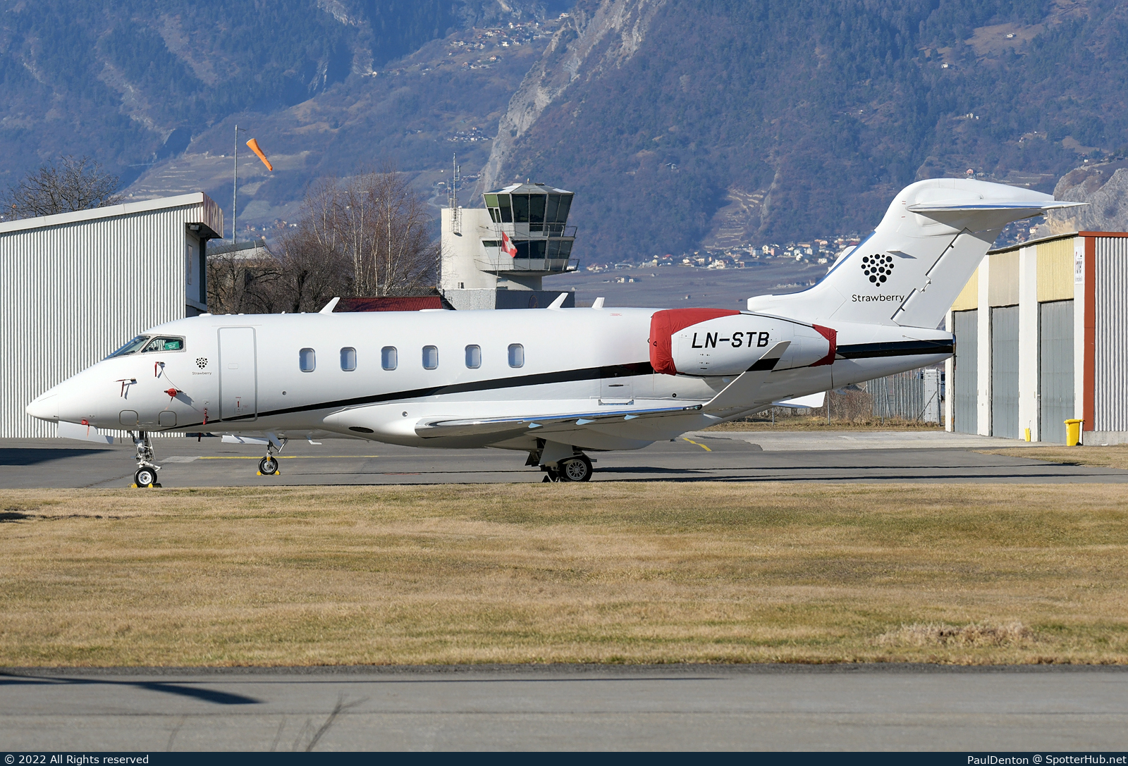 Photo of LN-STB - Bombardier Challenger 350 operated by Sundt Air Management