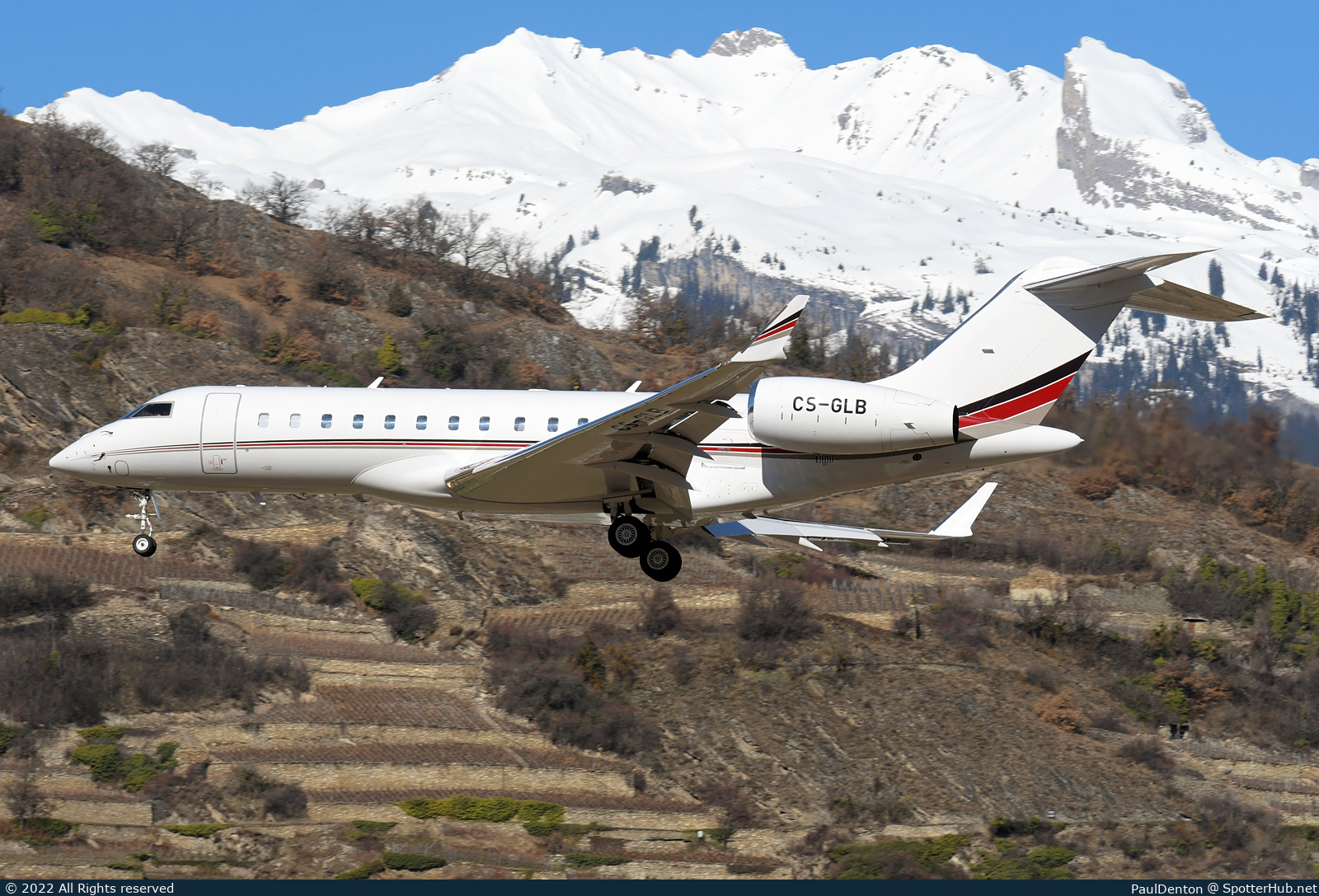 Photo of CS-GLB - Bombardier Global 6000 operated by NetJets Europe