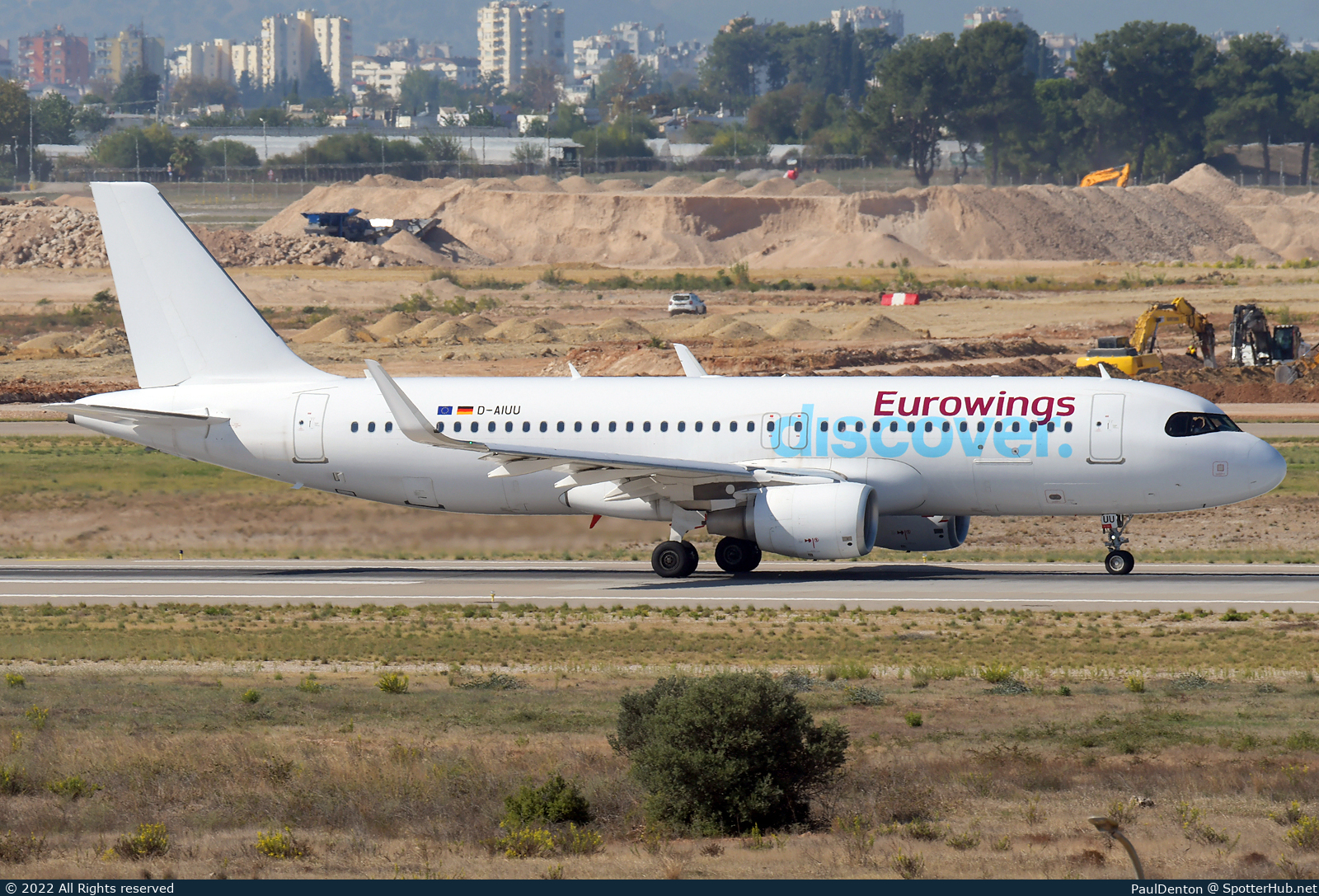 Photo of D-AIUU - Airbus A320-214 operated by Eurowings Discover