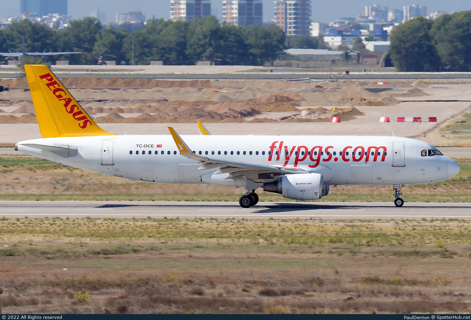 Photo of TC-DCE - Airbus A320-214 operated by Pegasus Airlines