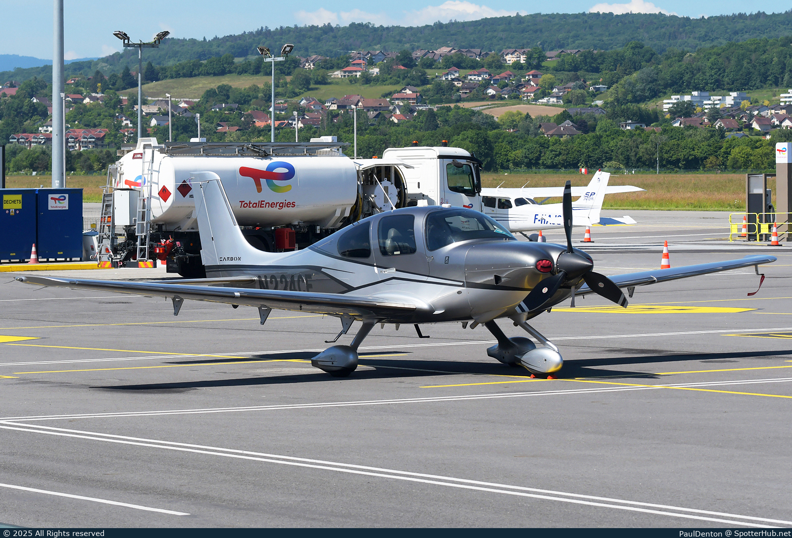 Photo of N224CE - Cirrus SR22 G5 GTS operated by Private