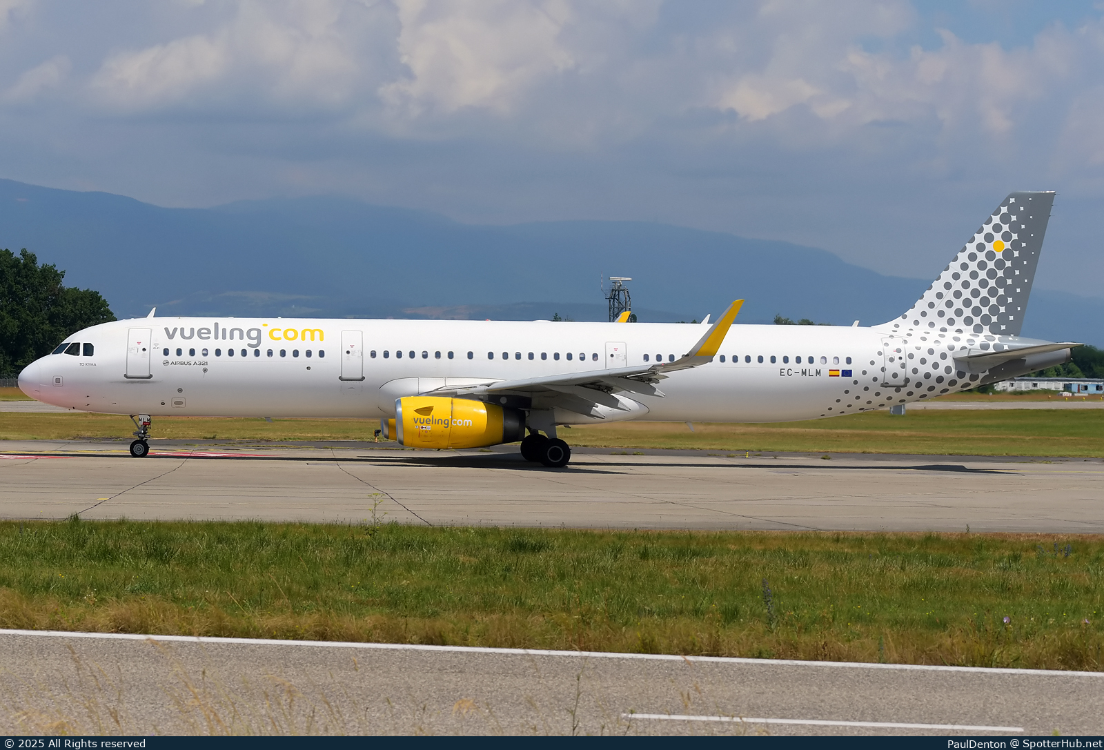 Photo of EC-MLM - Airbus A321-231 operated by Vueling