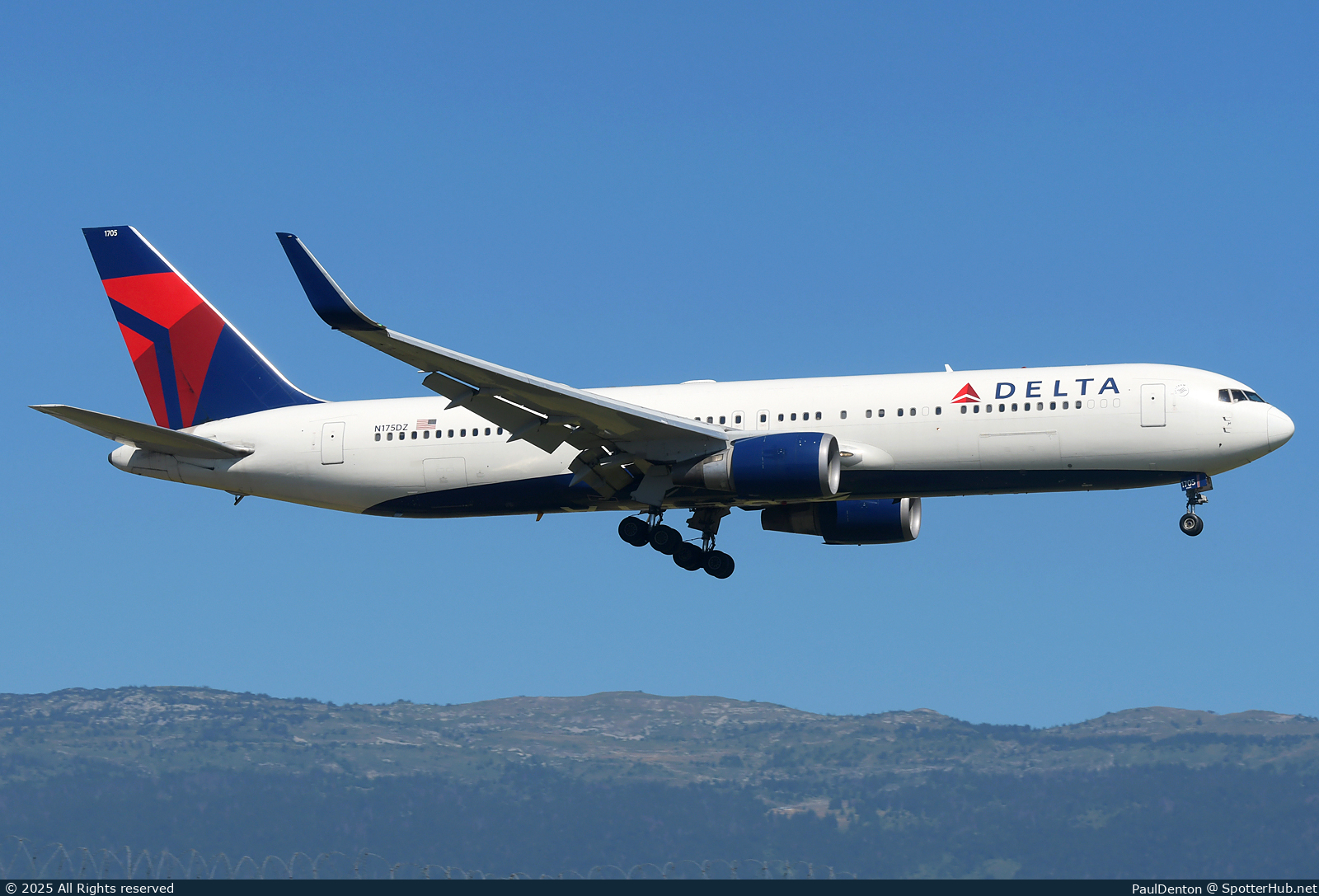 Photo of N175DZ - Boeing 767-332(ER) operated by Delta Air Lines