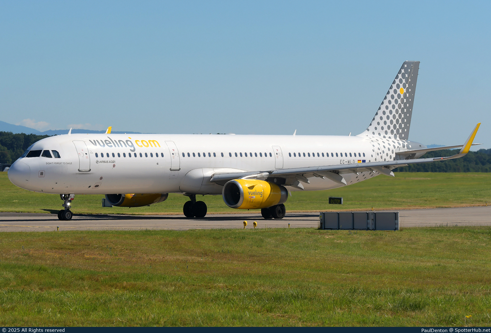 Photo of EC-MLD - Airbus A321-231 operated by Vueling