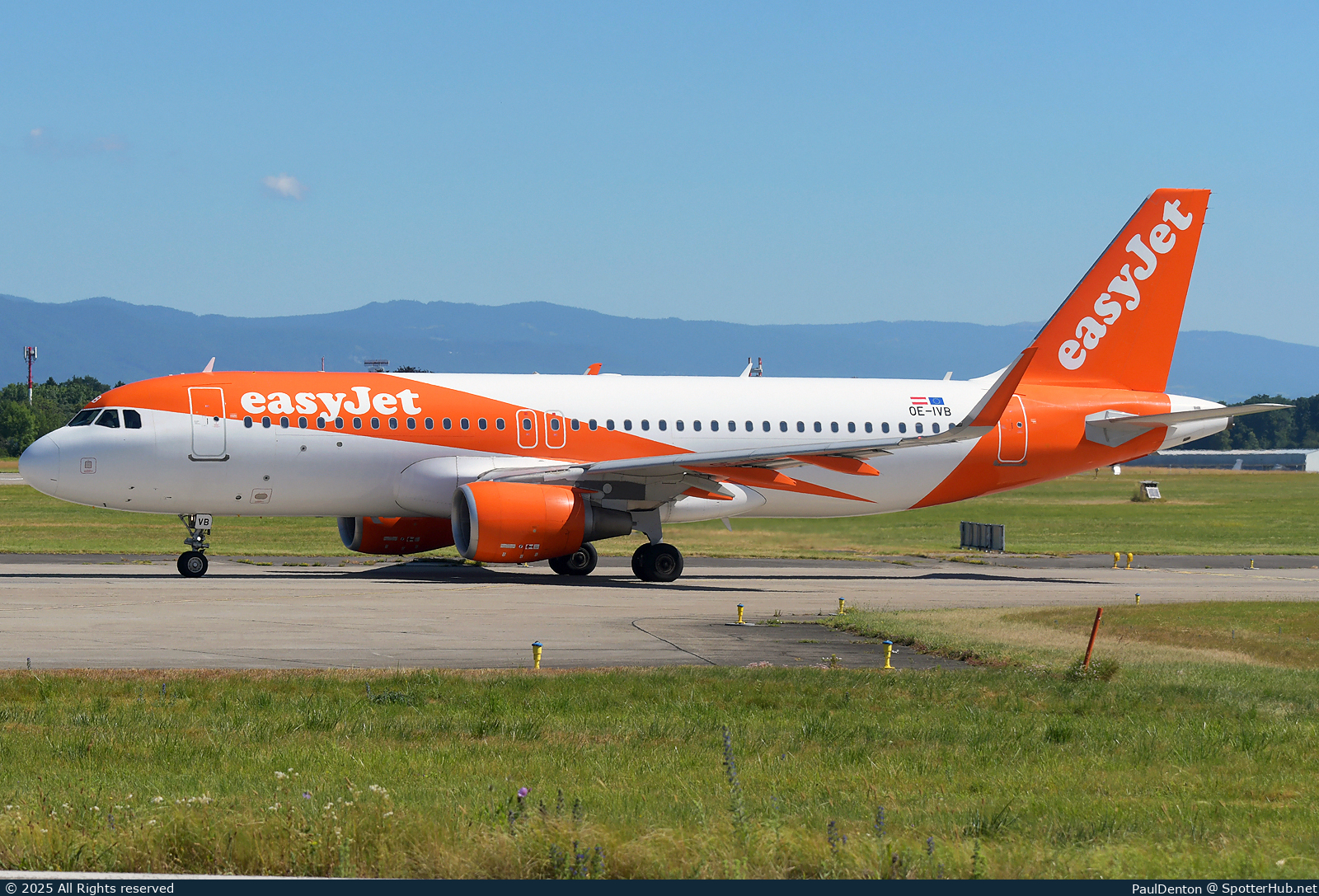 Photo of OE-IVB - Airbus A320-214 operated by easyJet Europe
