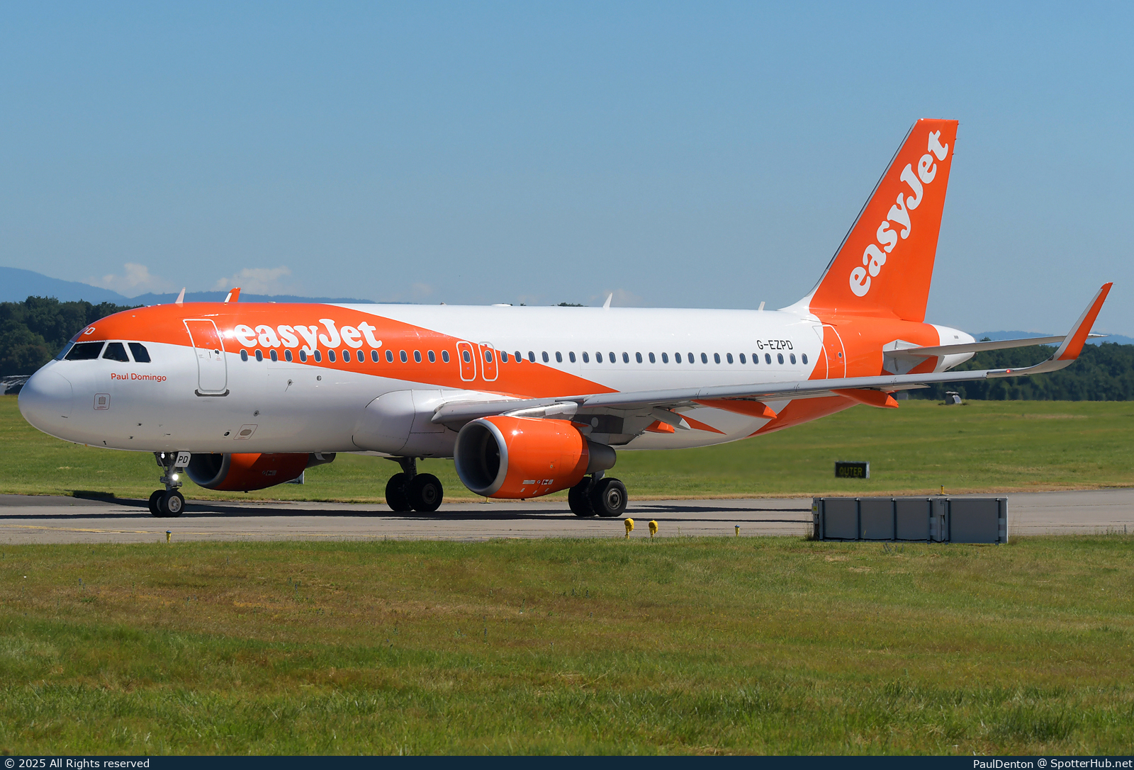 Photo of G-EZPD - Airbus A320-214 operated by easyJet