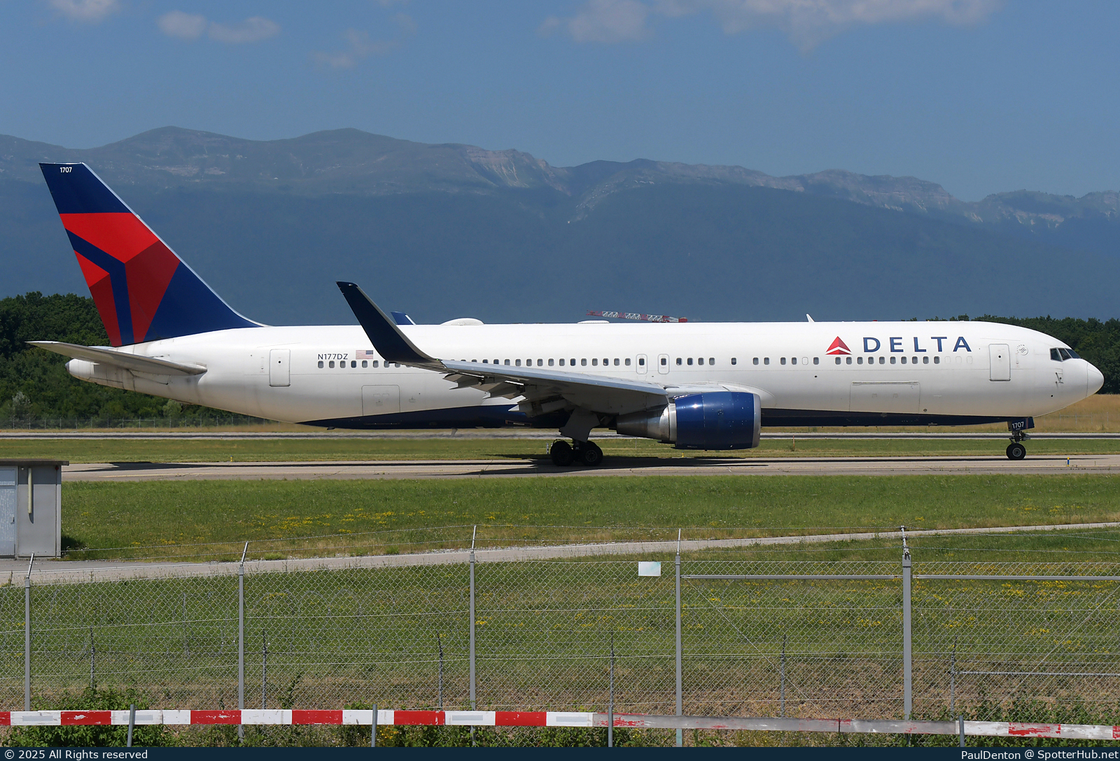 Photo of N177DZ - Boeing 767-332(ER) operated by Delta Air Lines