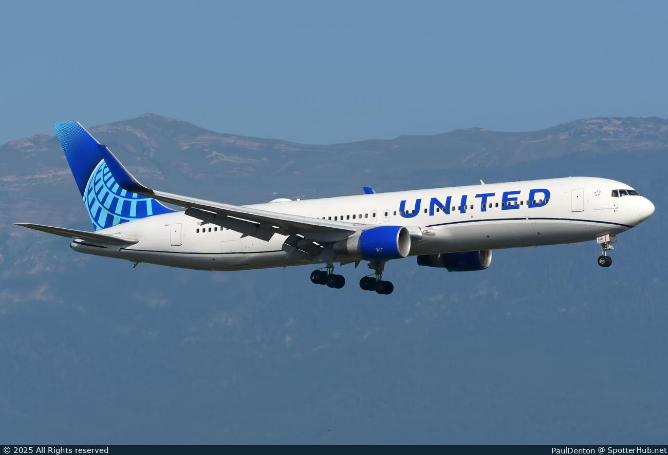 Photo of N649UA - Boeing 767-322(ER) operated by United Airlines